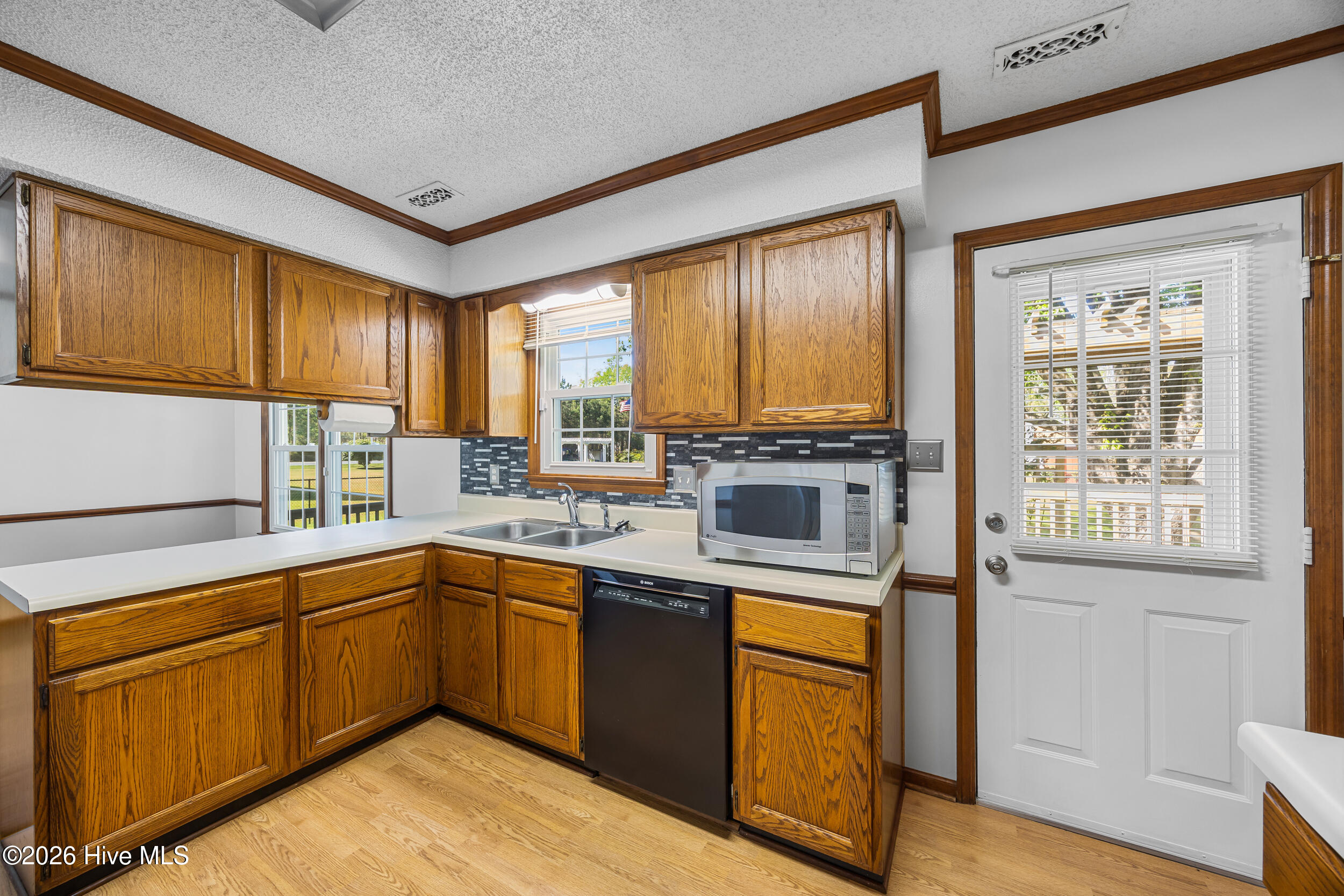 100565895 | Photo 25