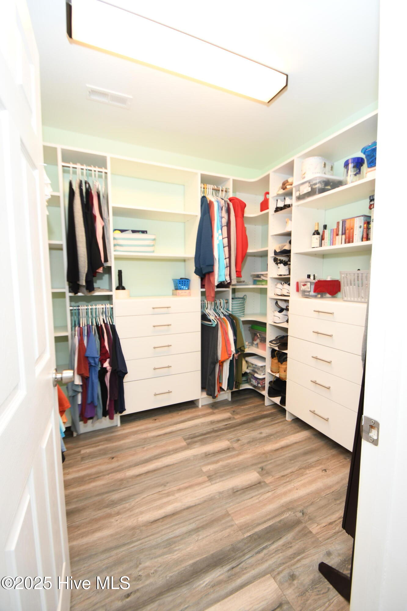 100537590 | Photo 29