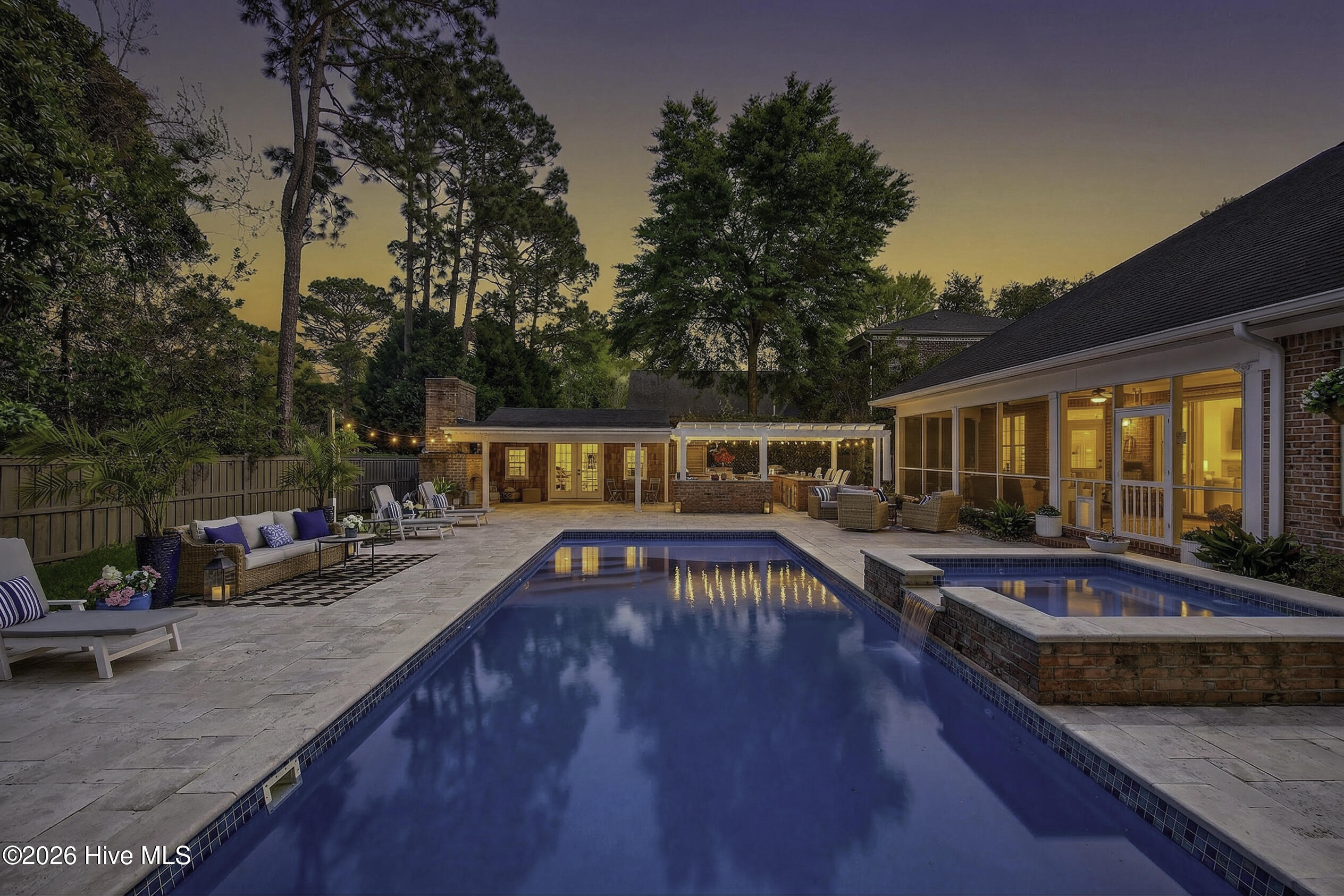 100564665 | Photo 57