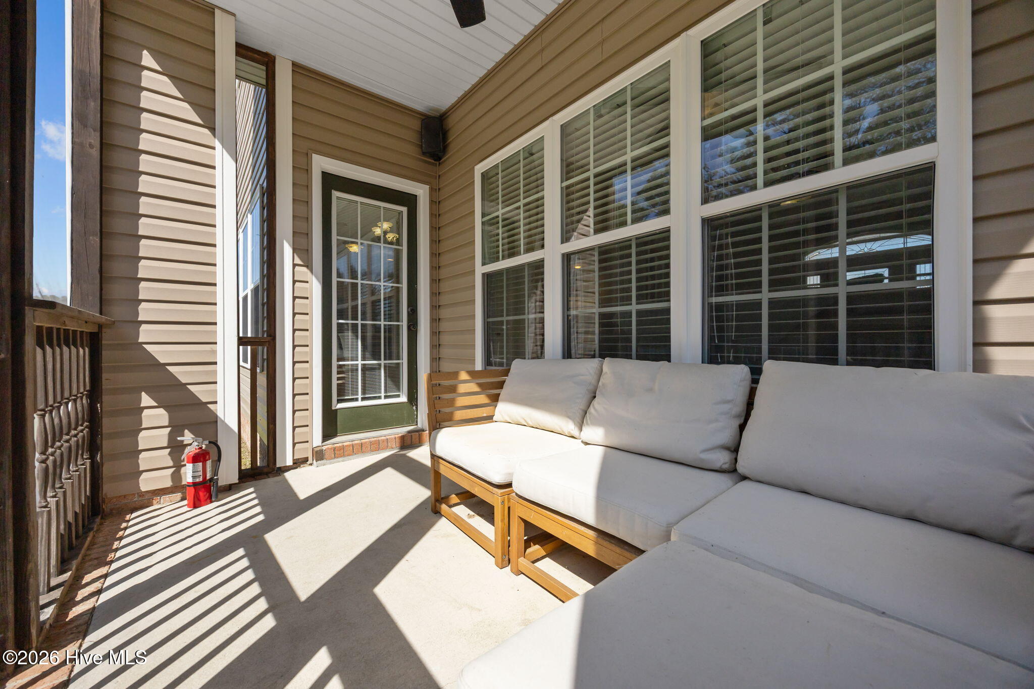 100569646 | Photo 52