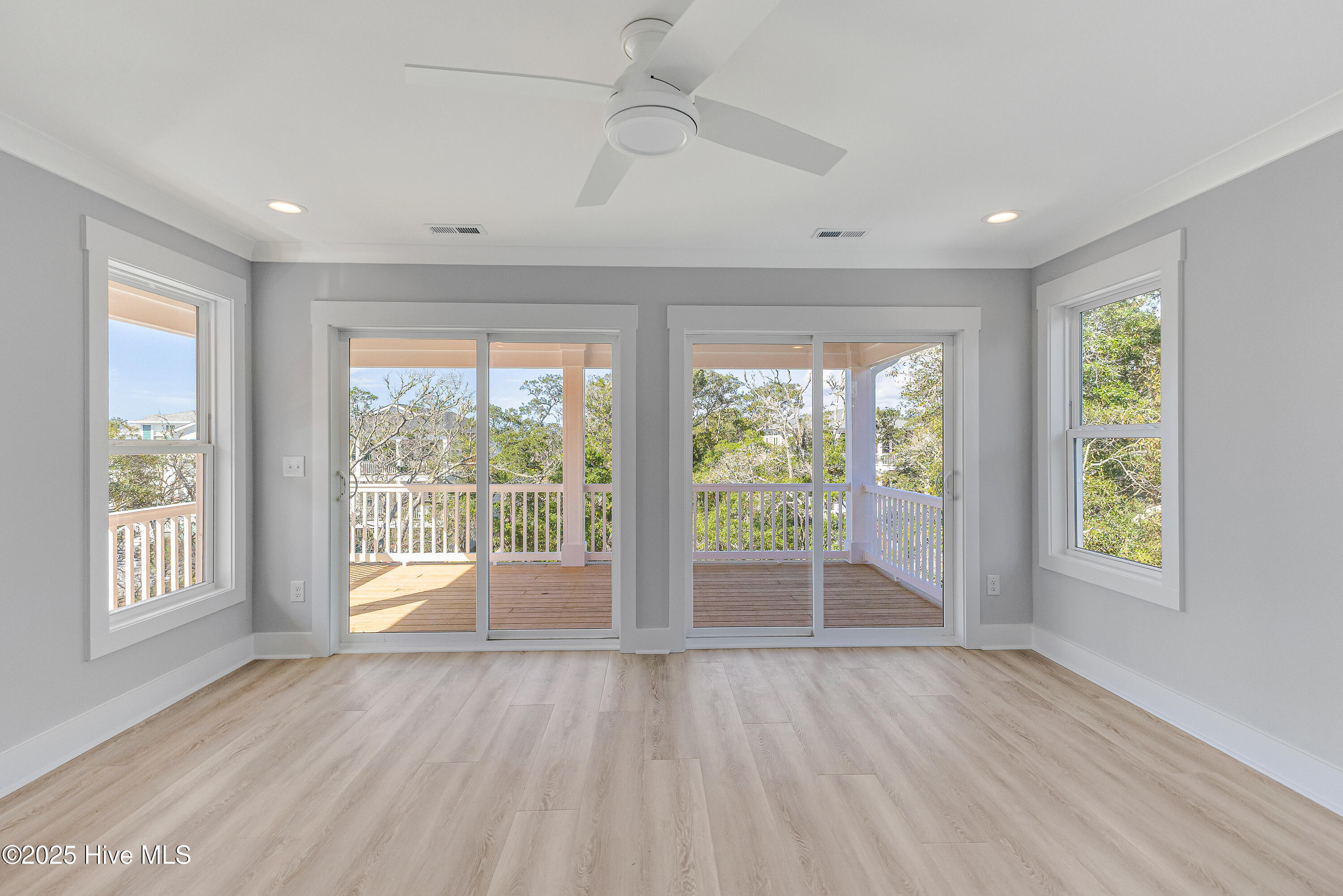 100535613 | Photo 39