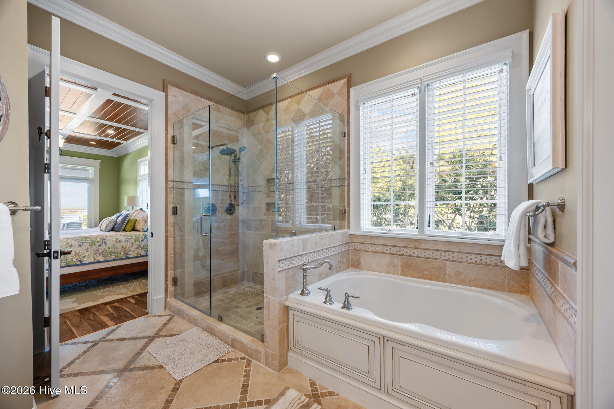 100564617 | Photo 35