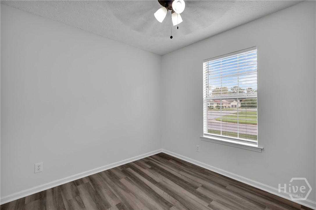 Guest Room (1)