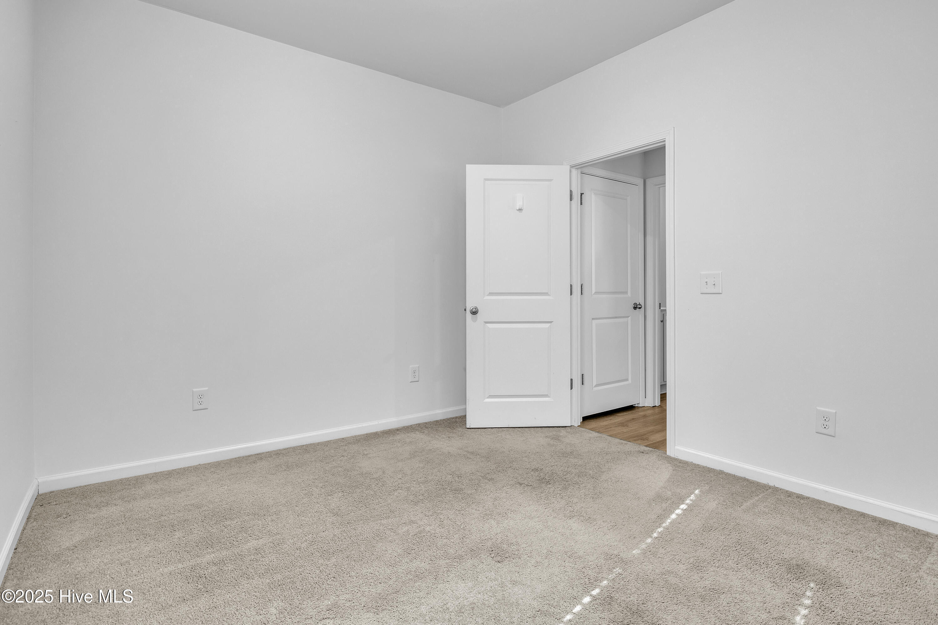 100540789 | Photo 24