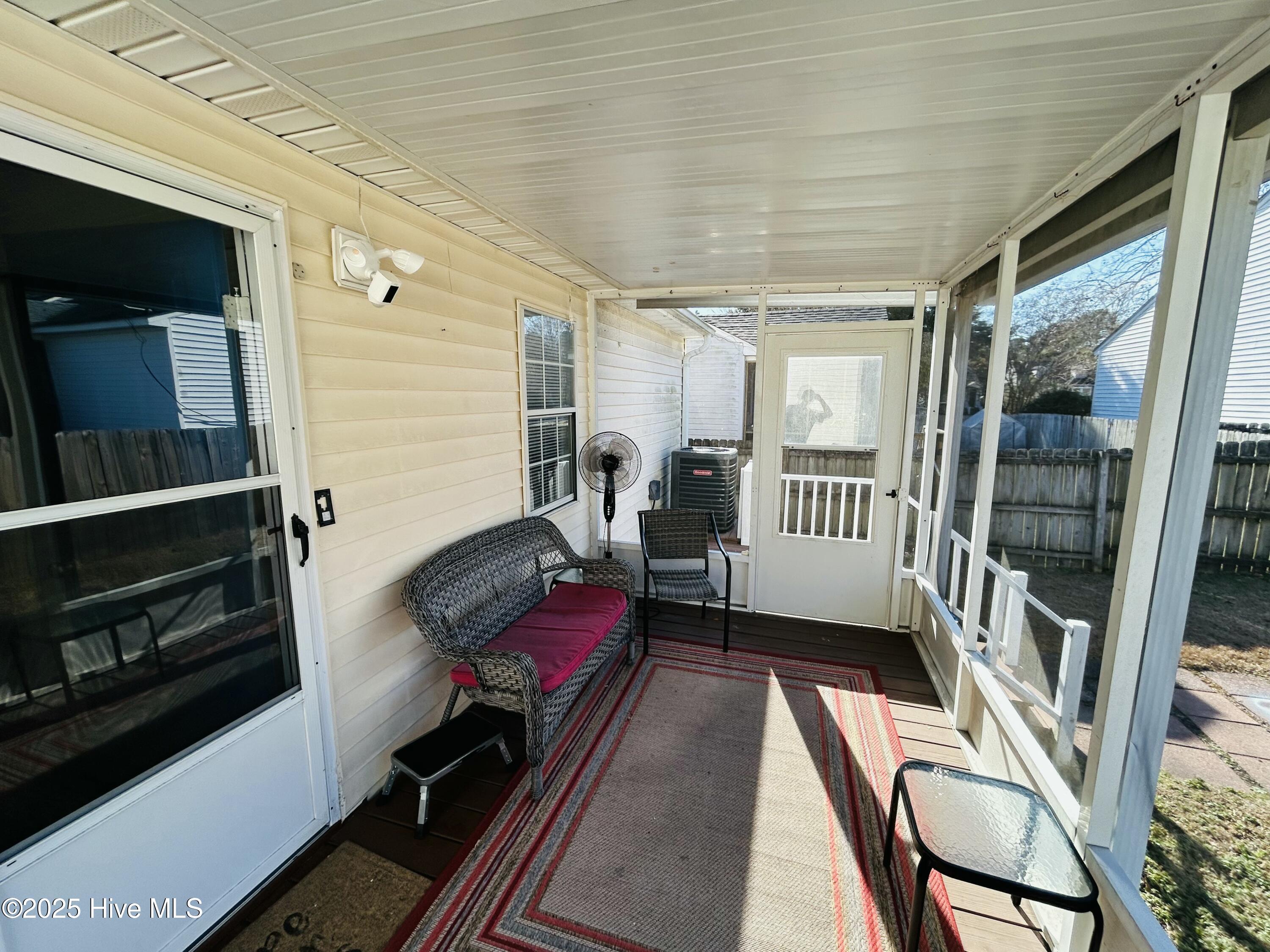 100546702 | Photo 15