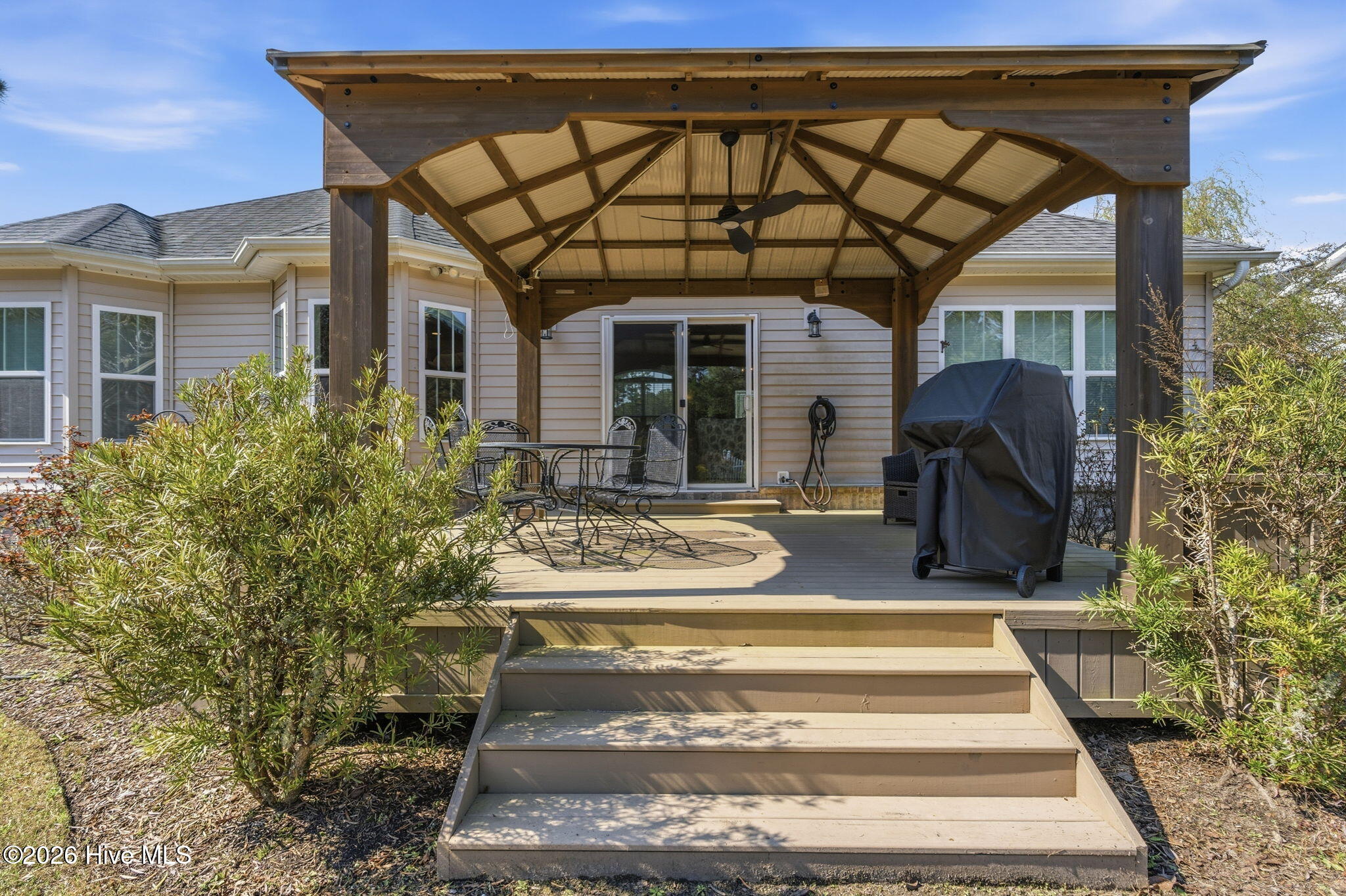 100560327 | Photo 30