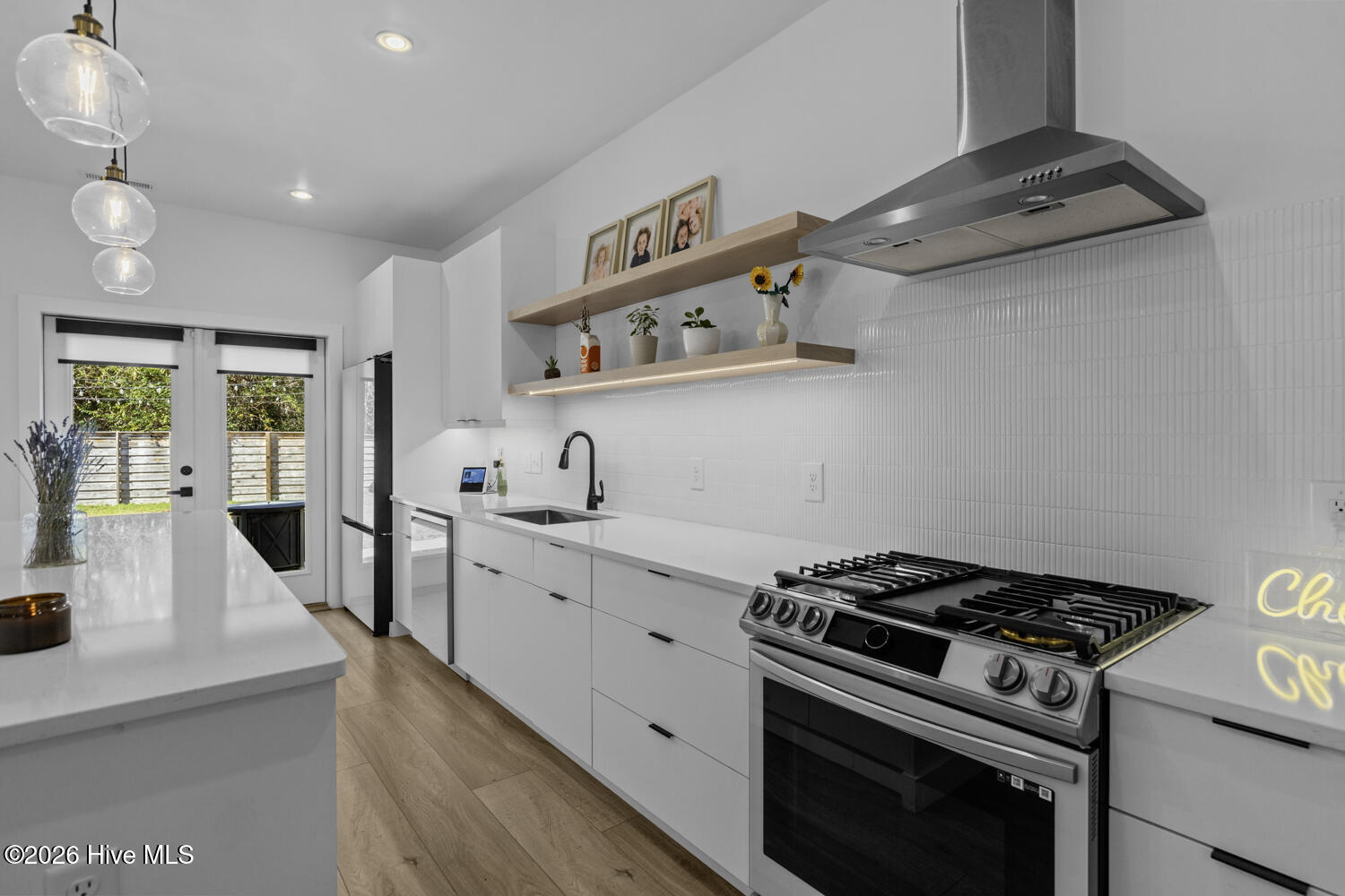 100550800 | Photo 12