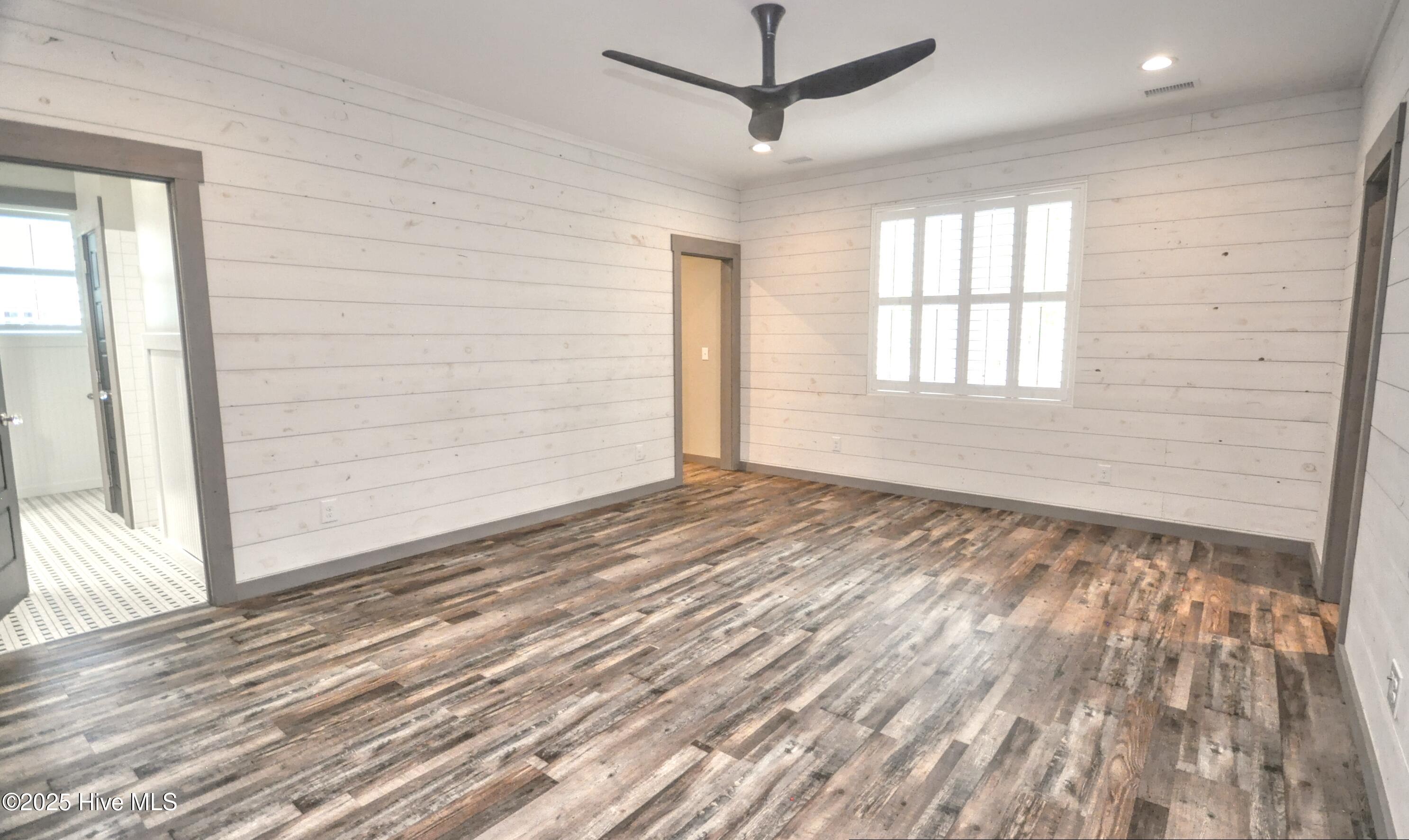 100535585 | Photo 40