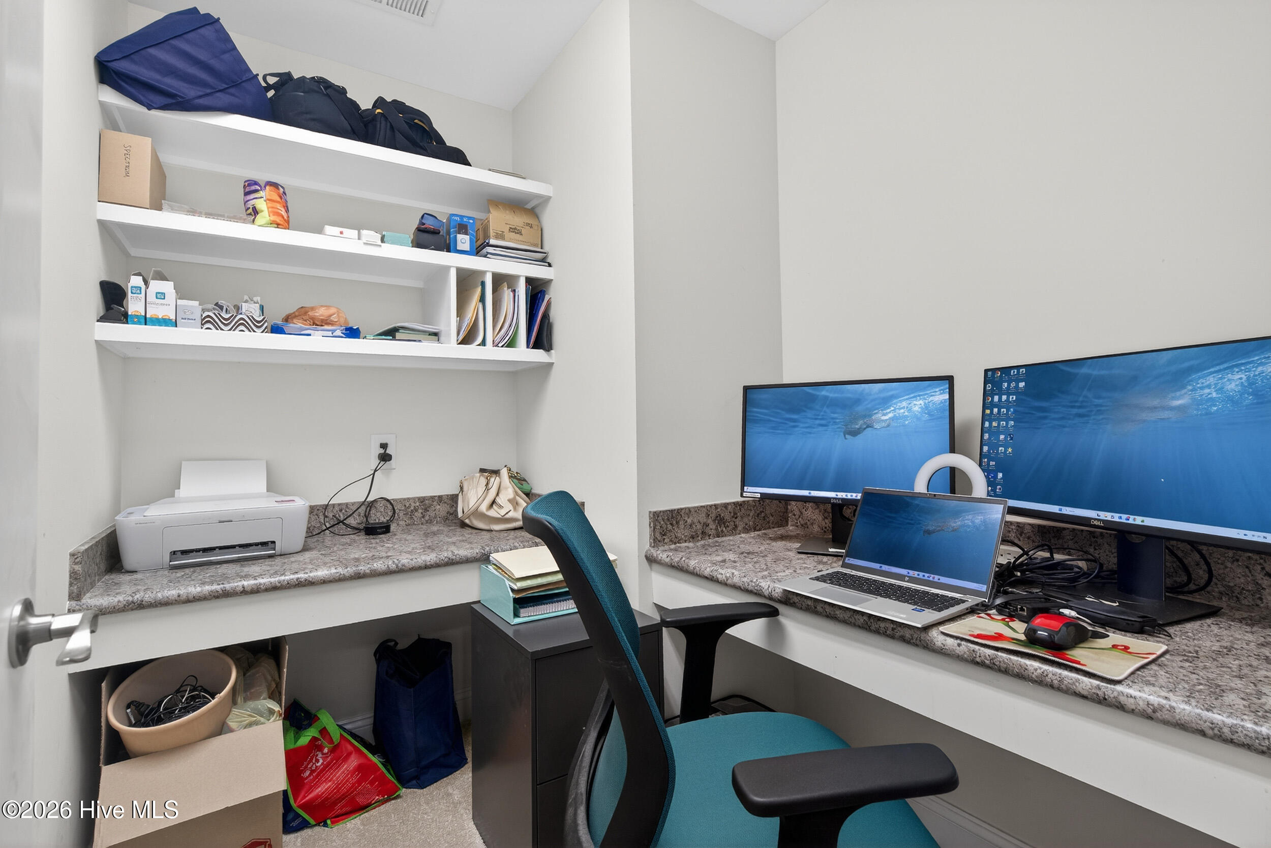 100560806 | Photo 11