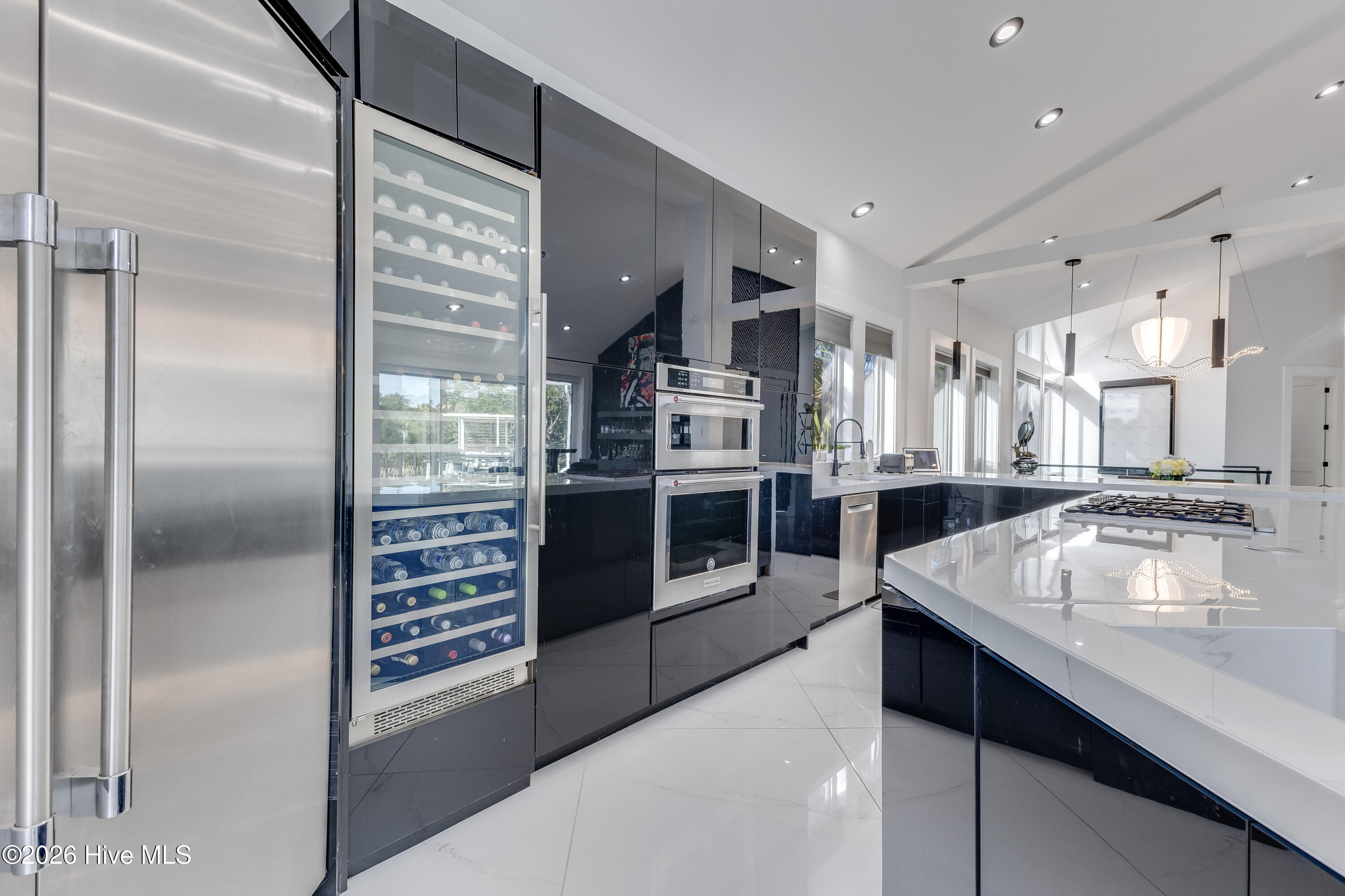 100559856 | Photo 14