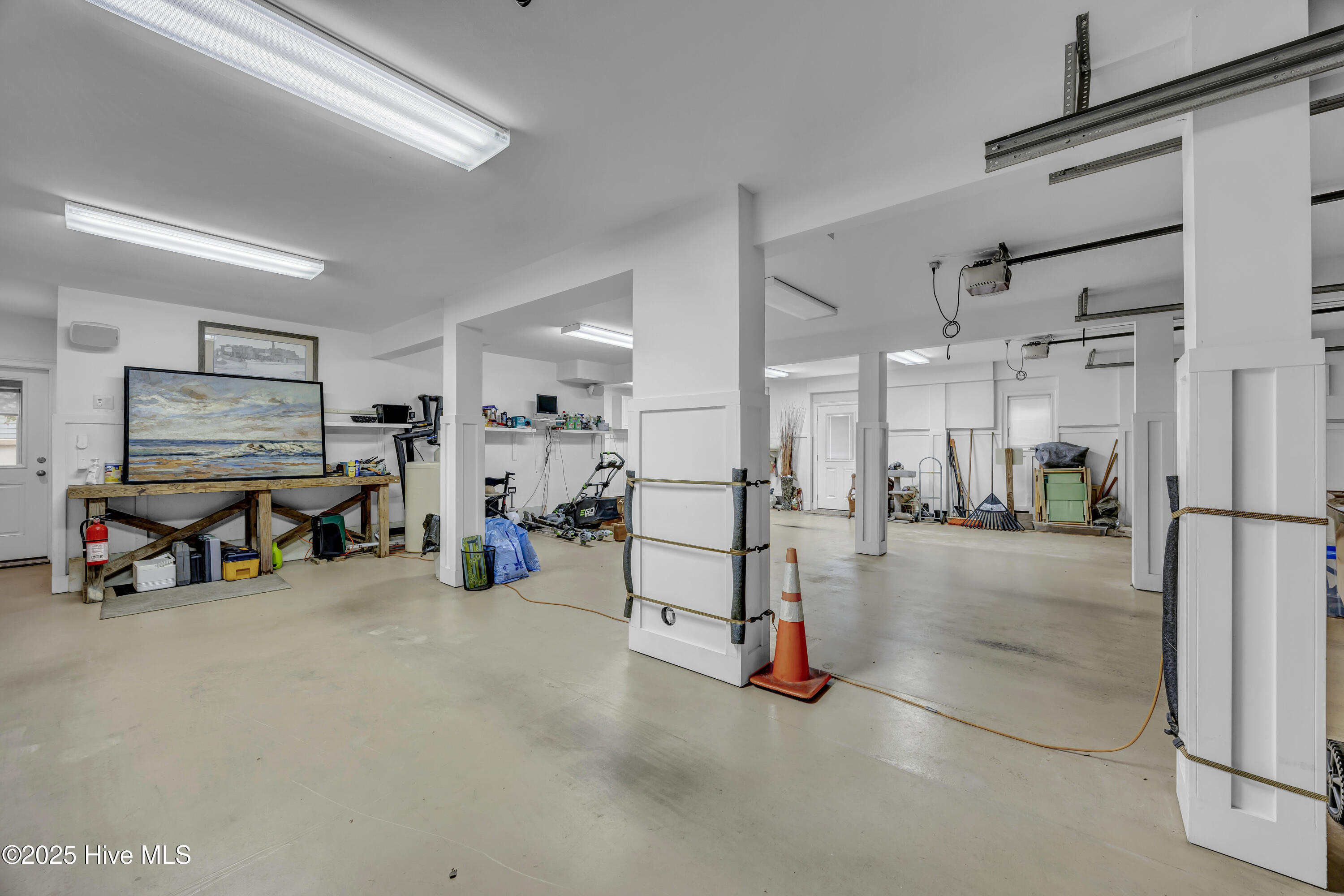 100530989 | Photo 60