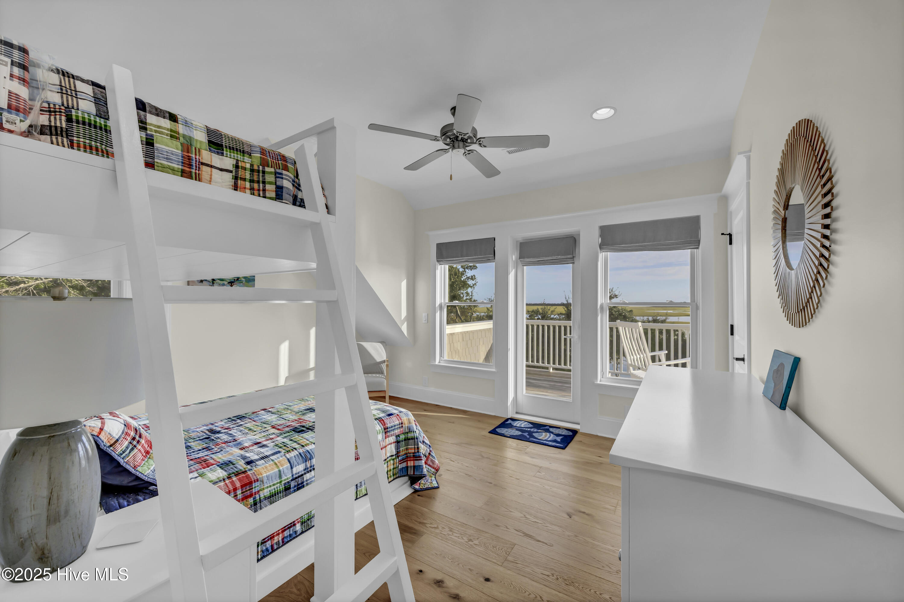 100534977 | Photo 25