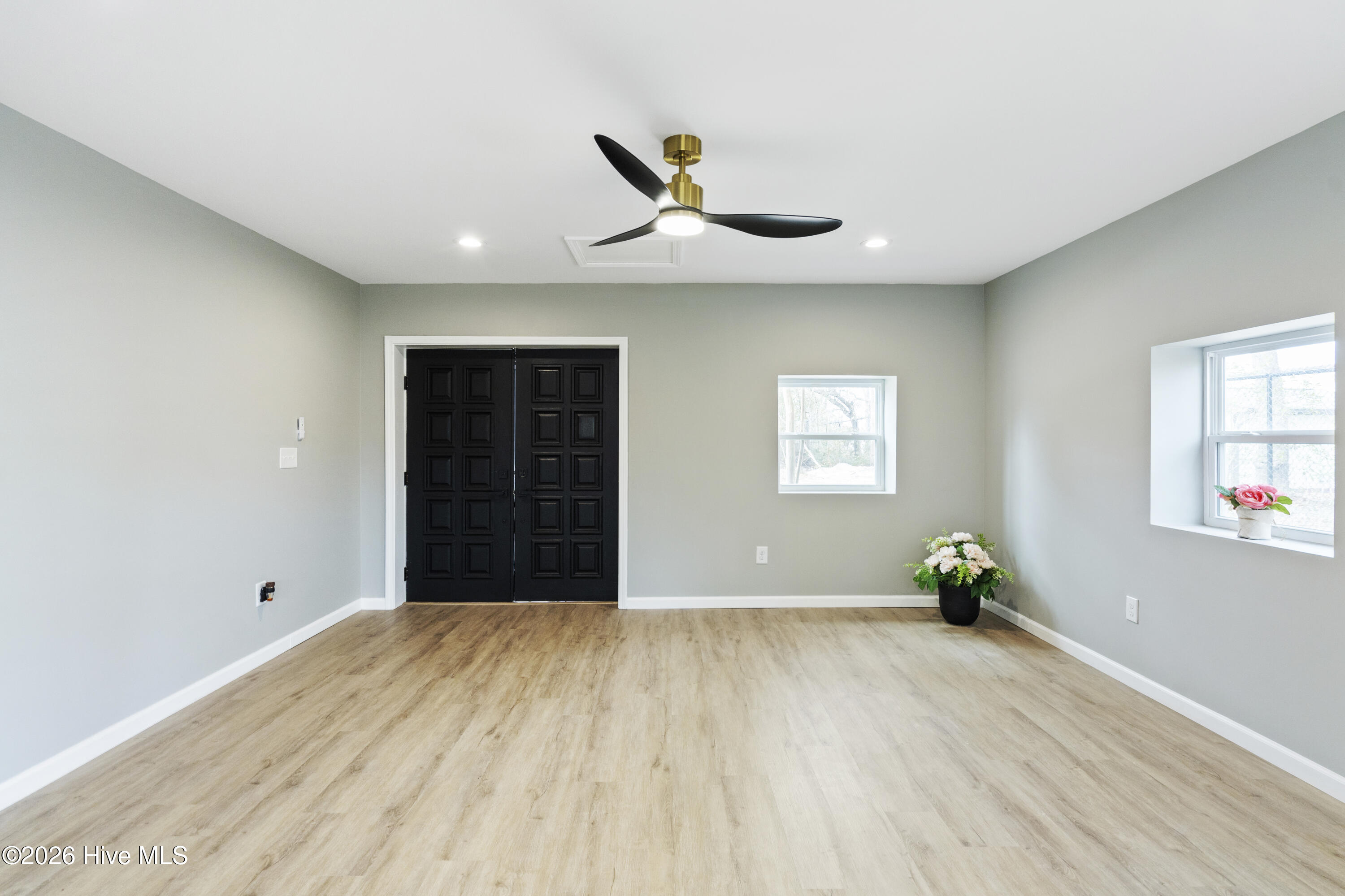 100556703 | Photo 14