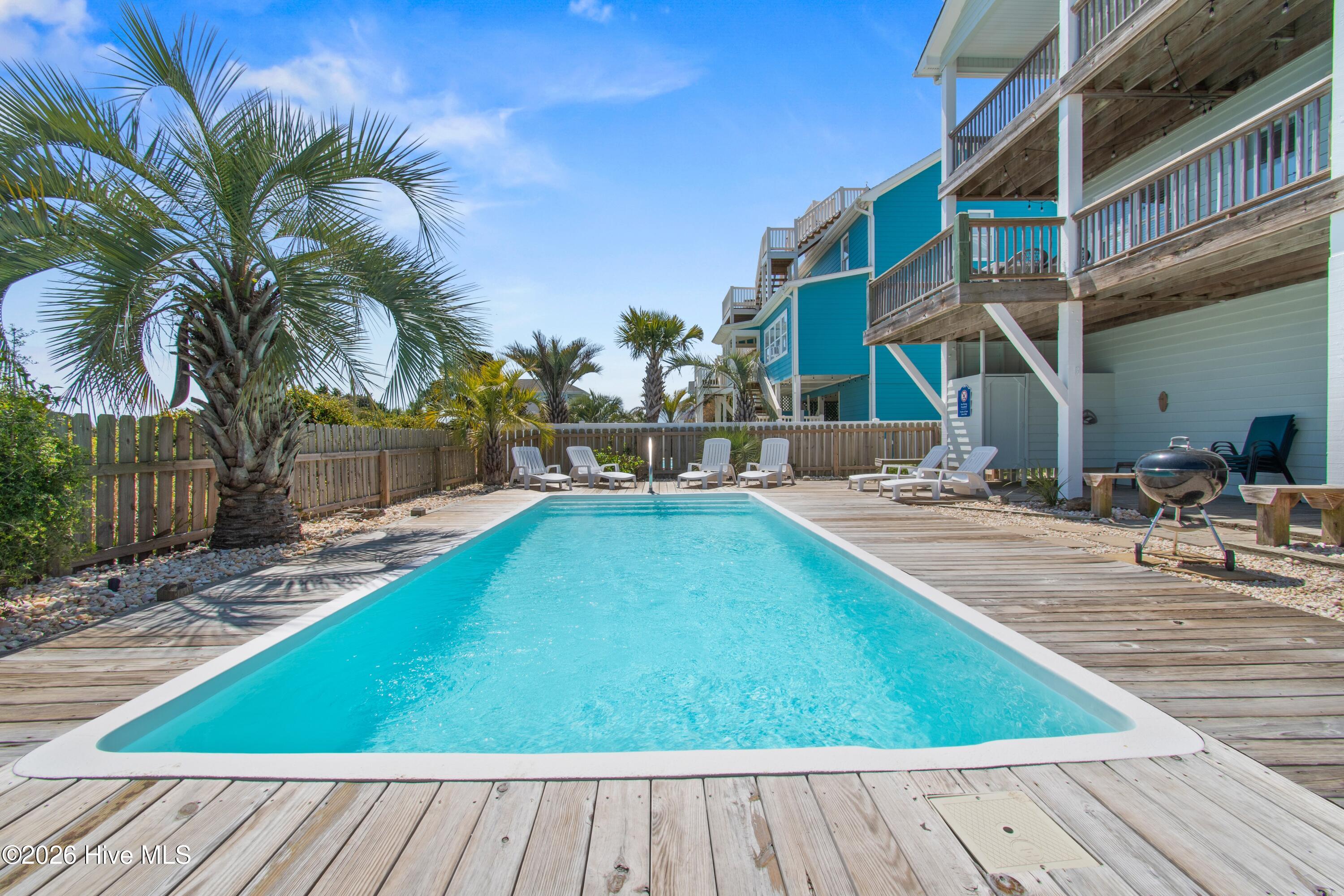 100564981 | Photo 38