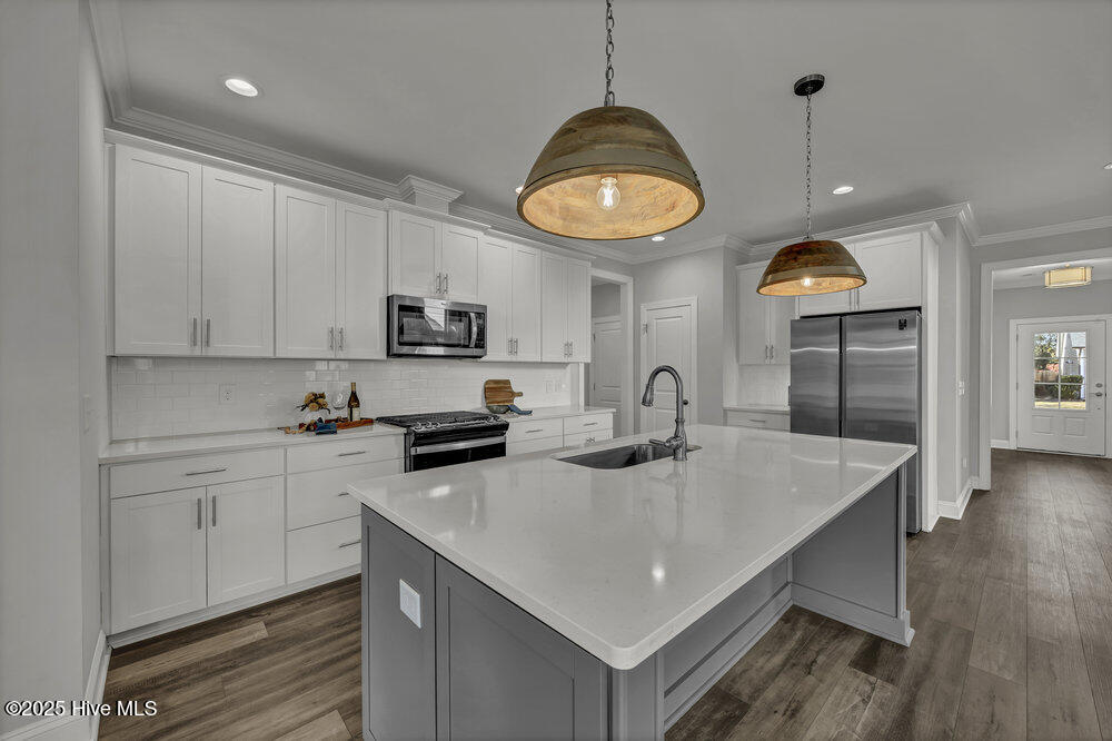 100542116 | Photo 10