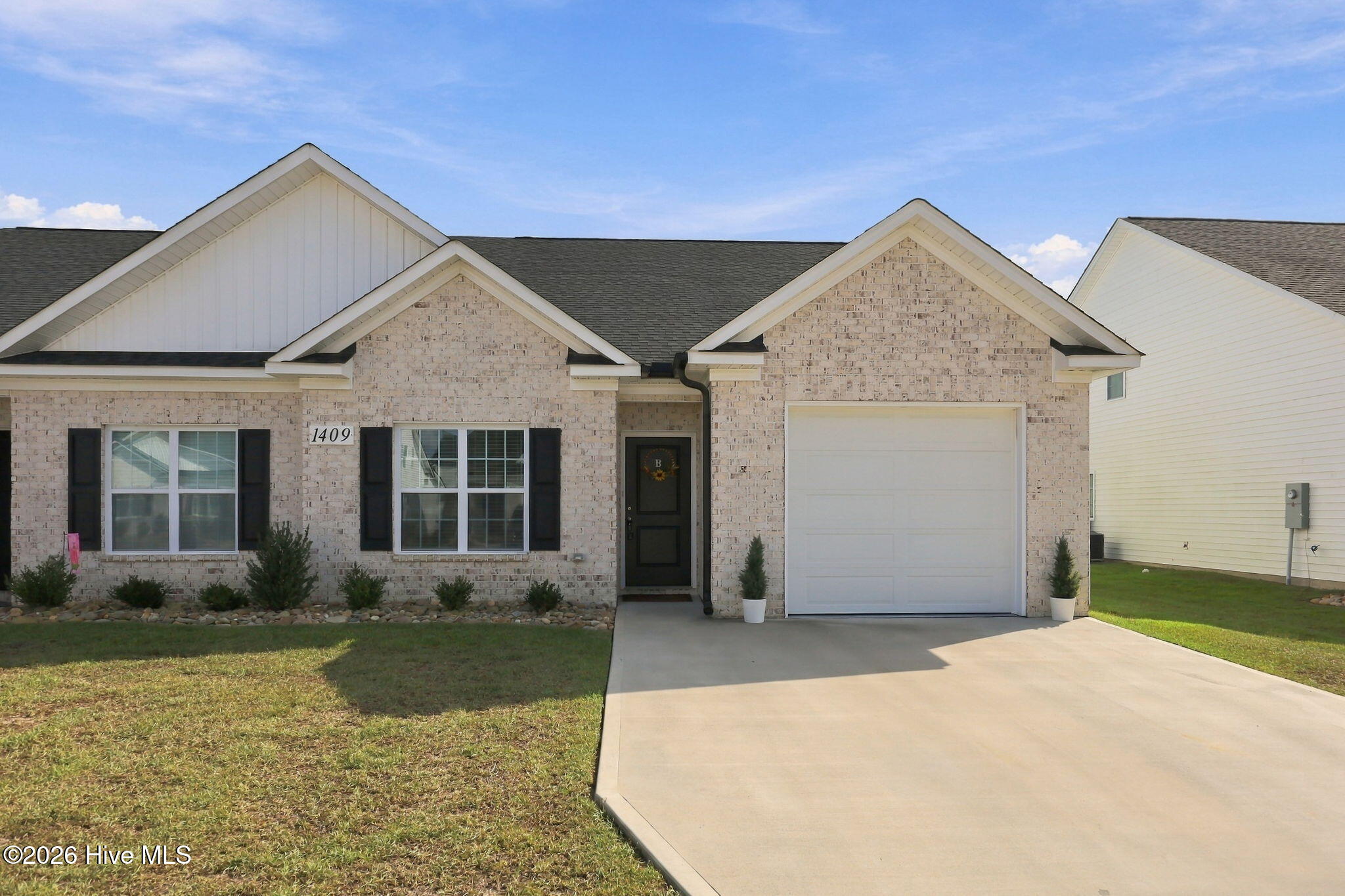 Townhouse for sale at 1409 B Dorset Dr, Greenville, NC 27834 | MLS# 100593597