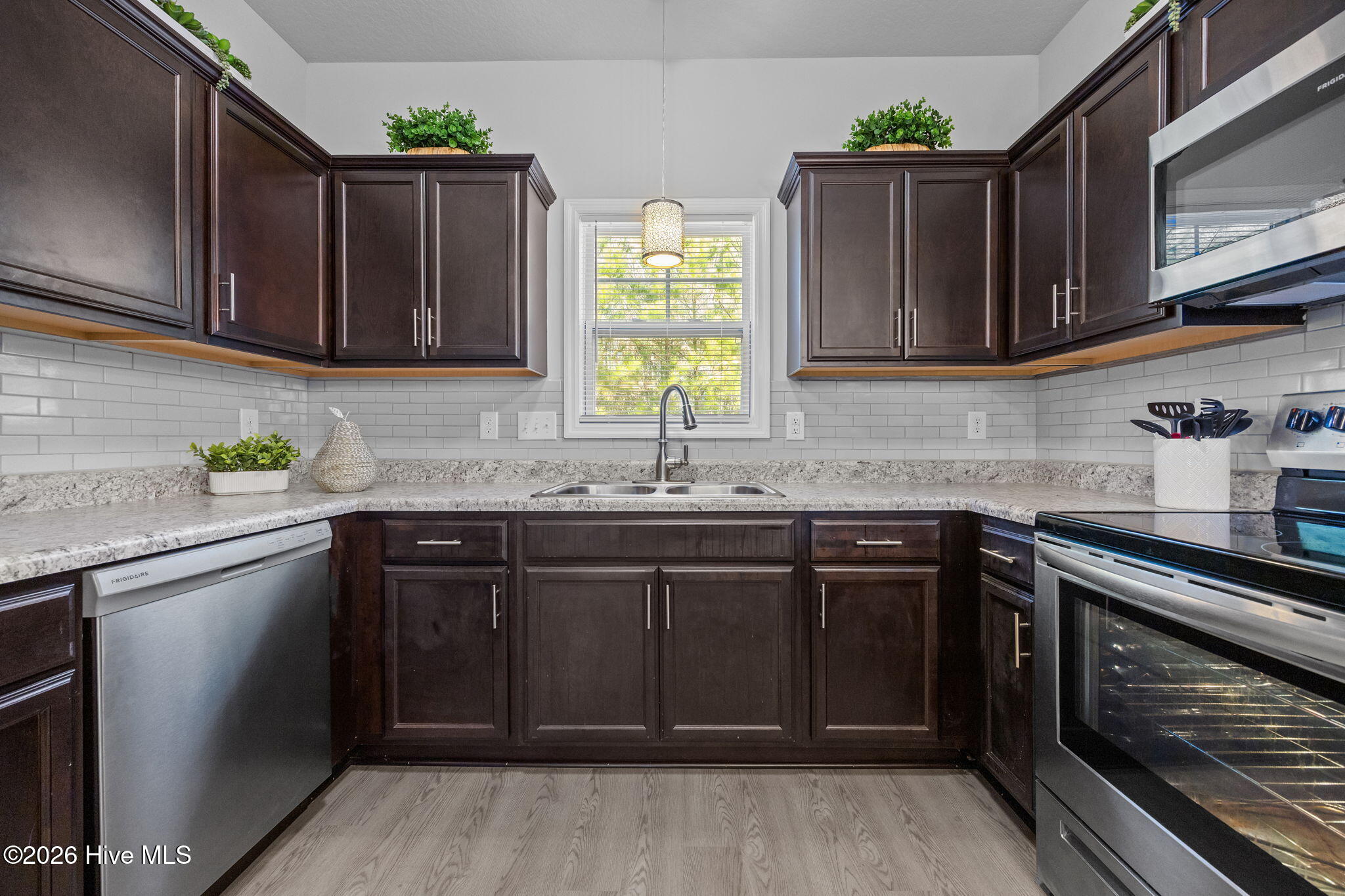 100551047 | Photo 14