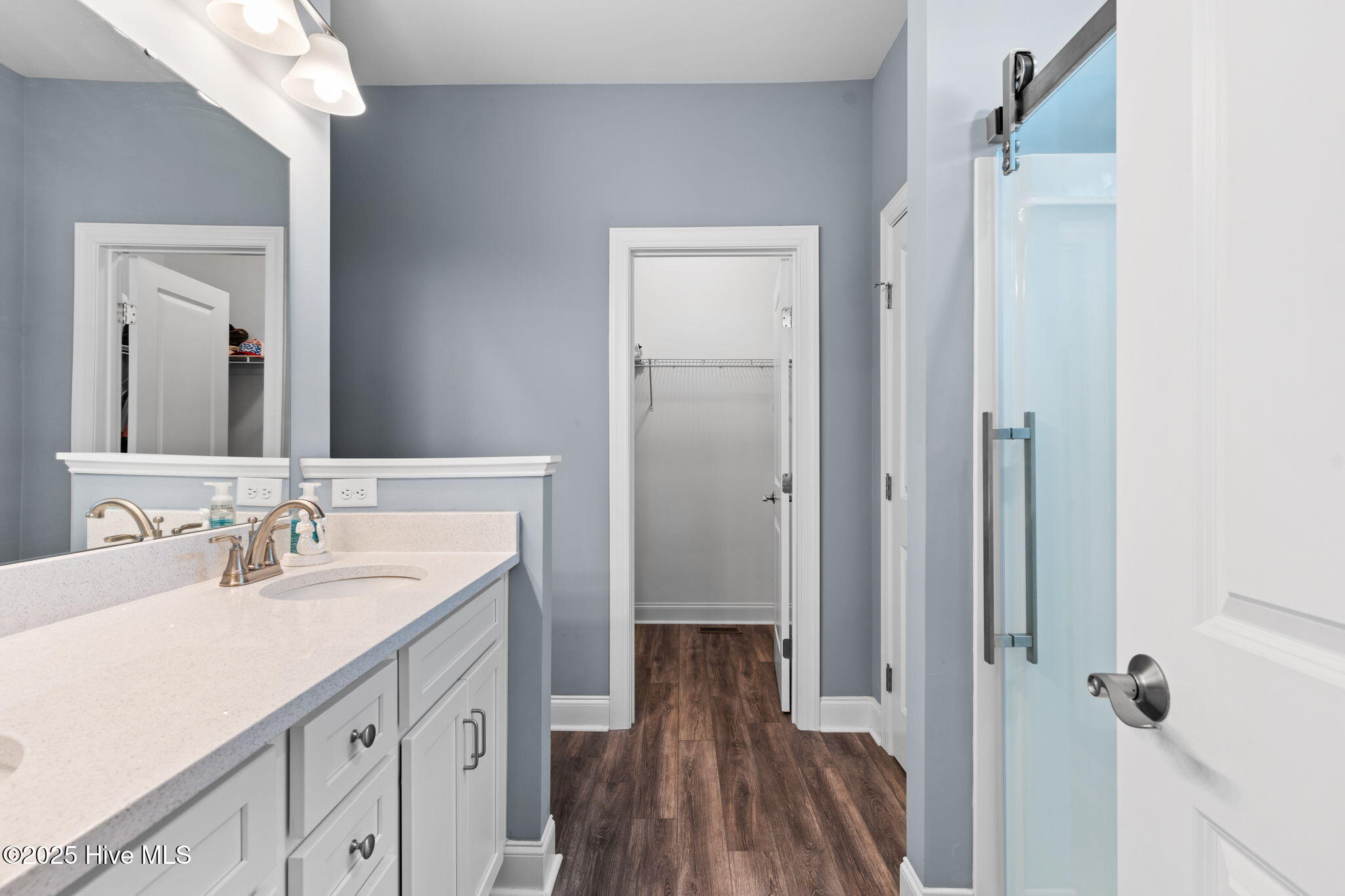 100530227 | Photo 30