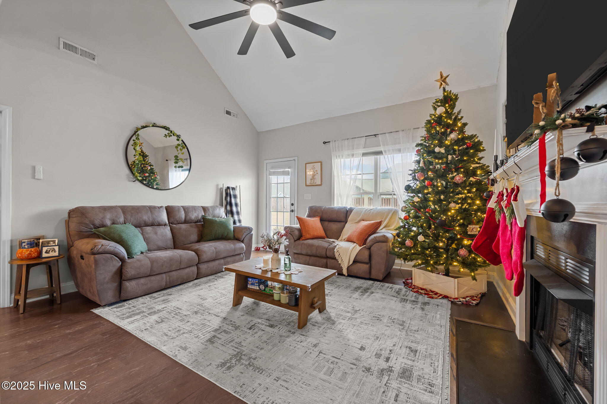 100543355 | Photo 15