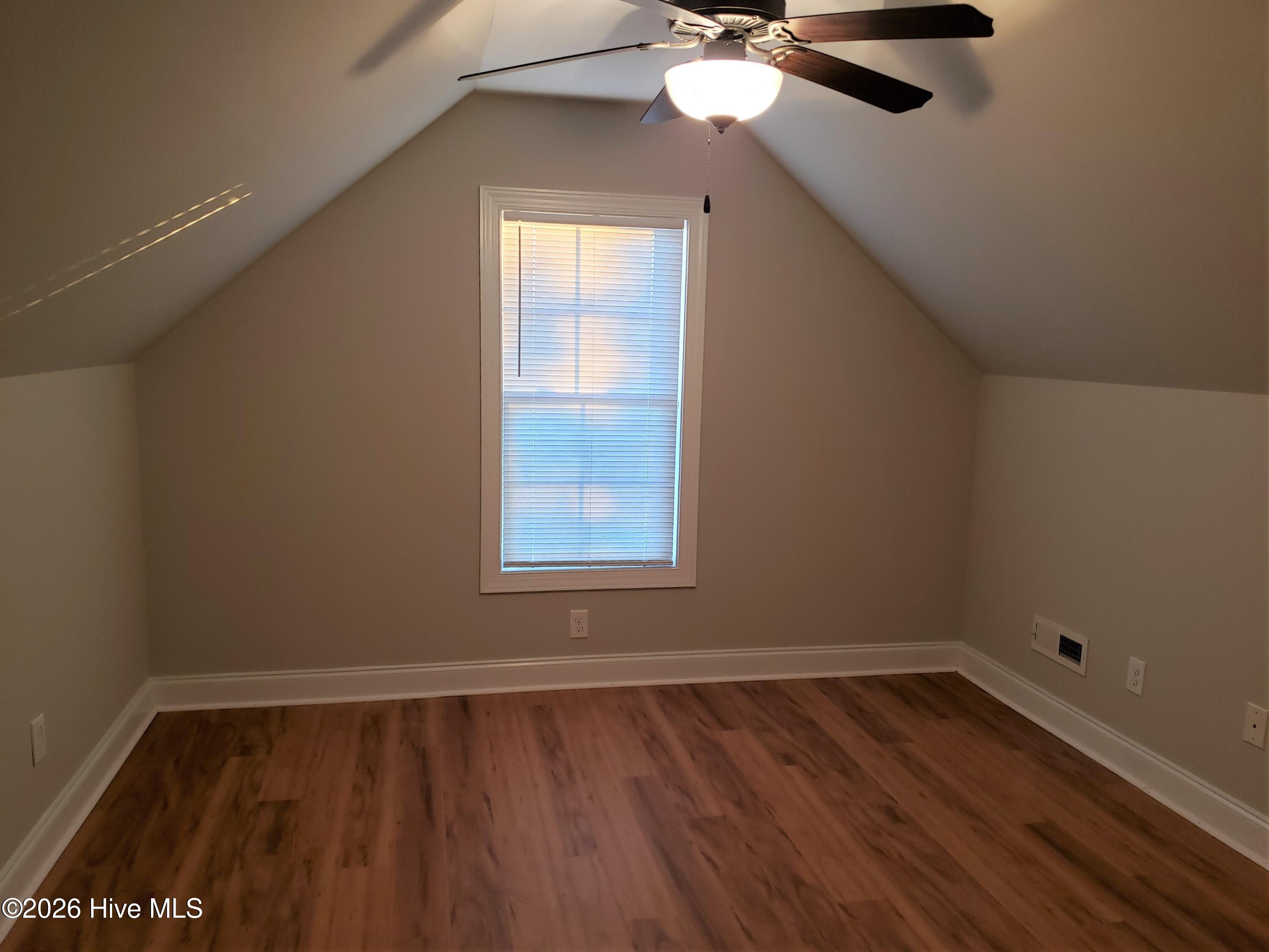 100551210 | Photo 17