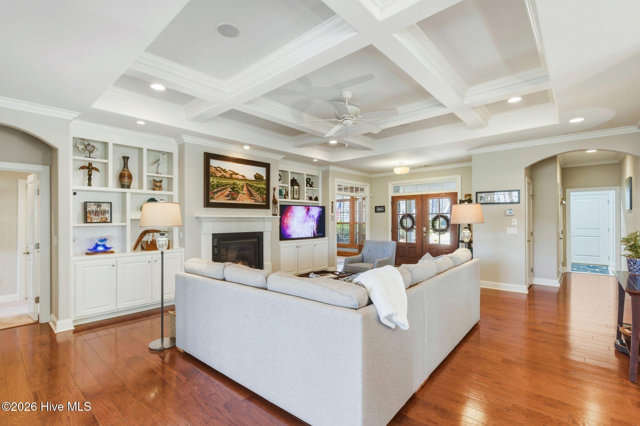 100564432 | Photo 71