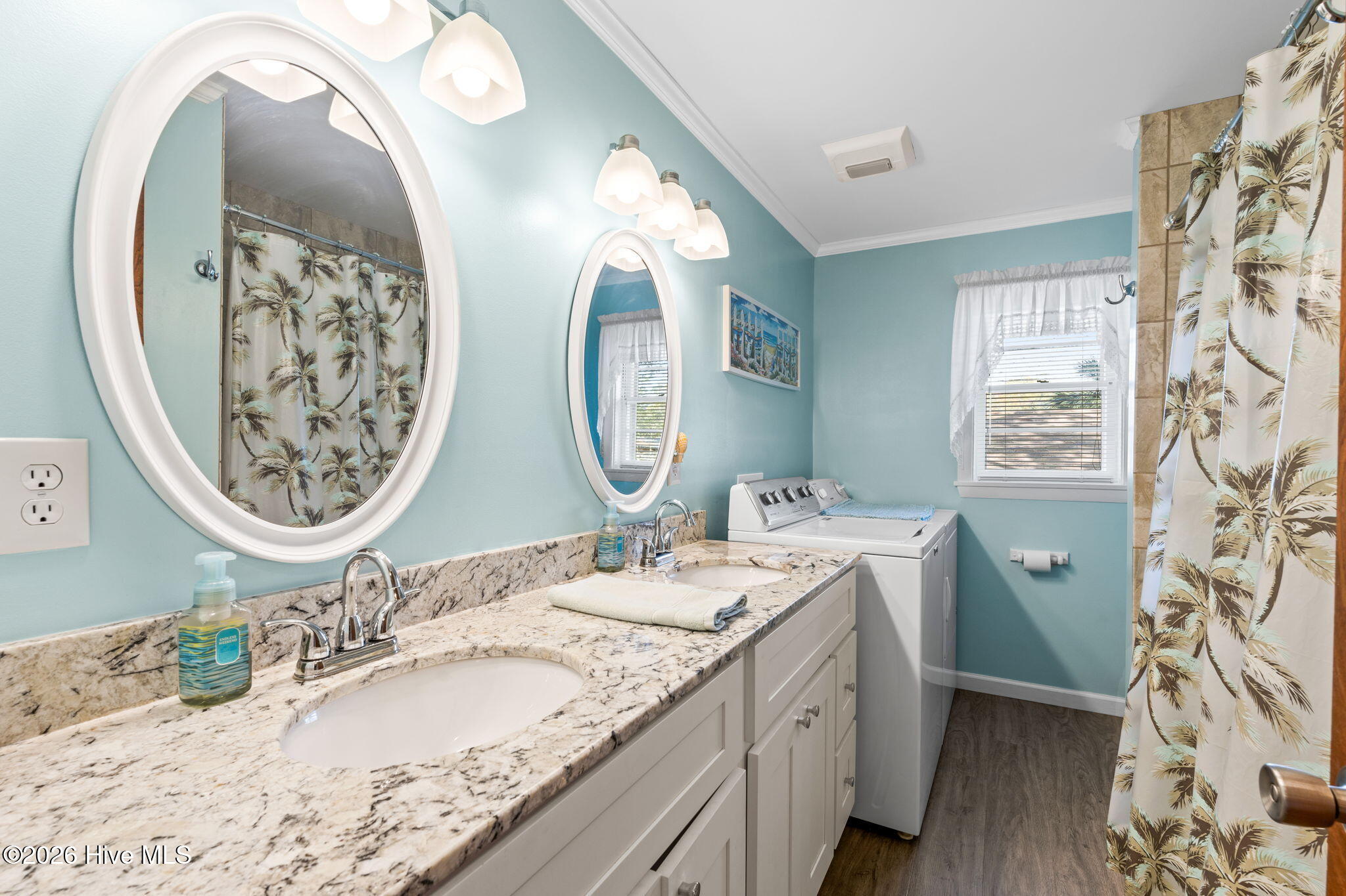 100562927 | Photo 14