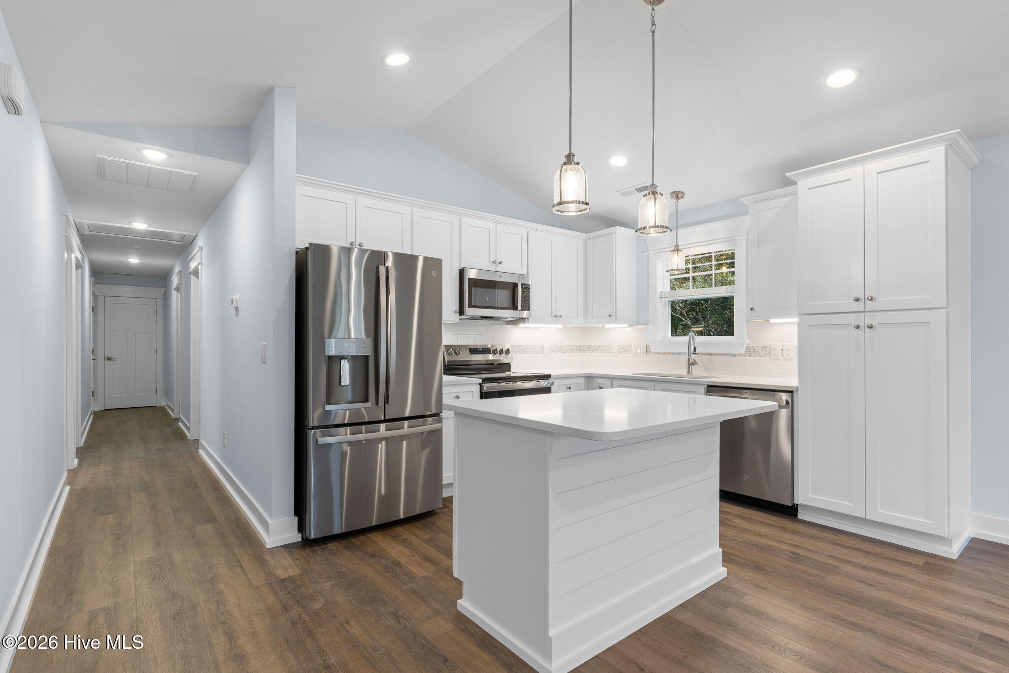 100527921 | Photo 23