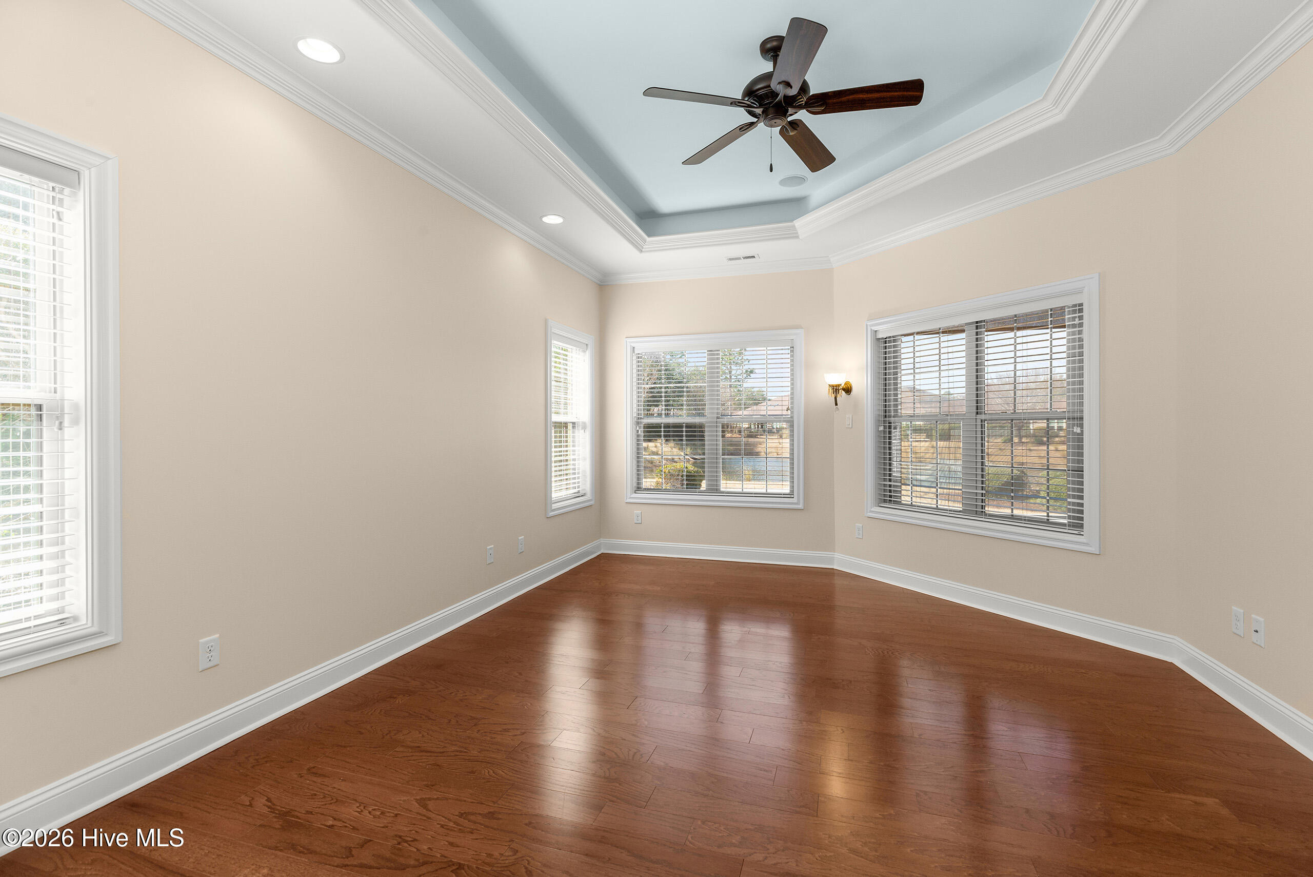 100556141 | Photo 25