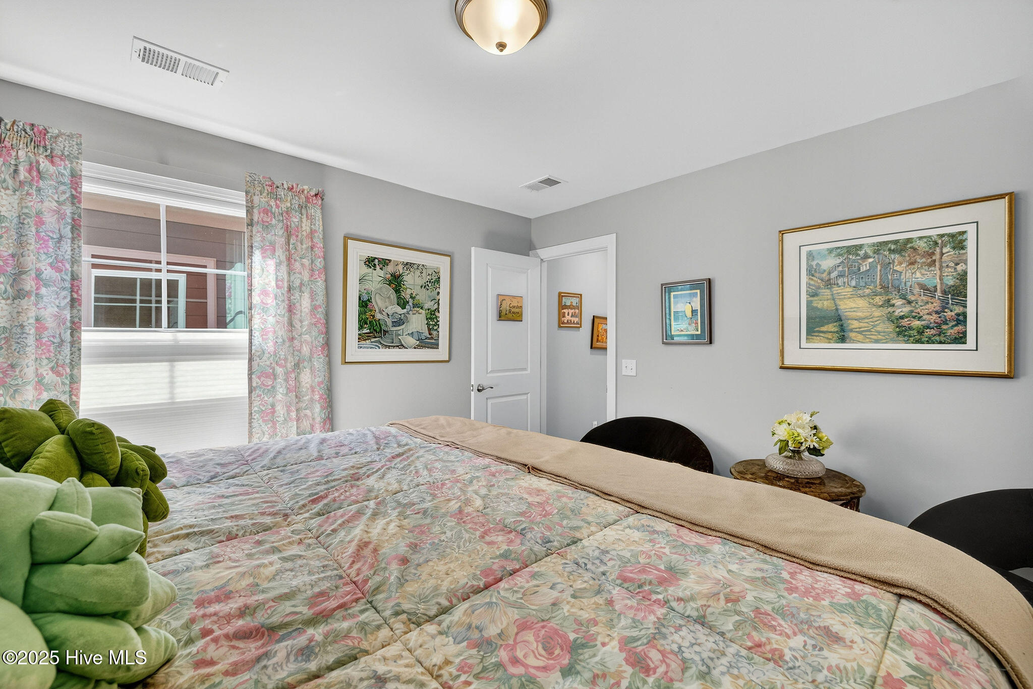 100529833 | Photo 41