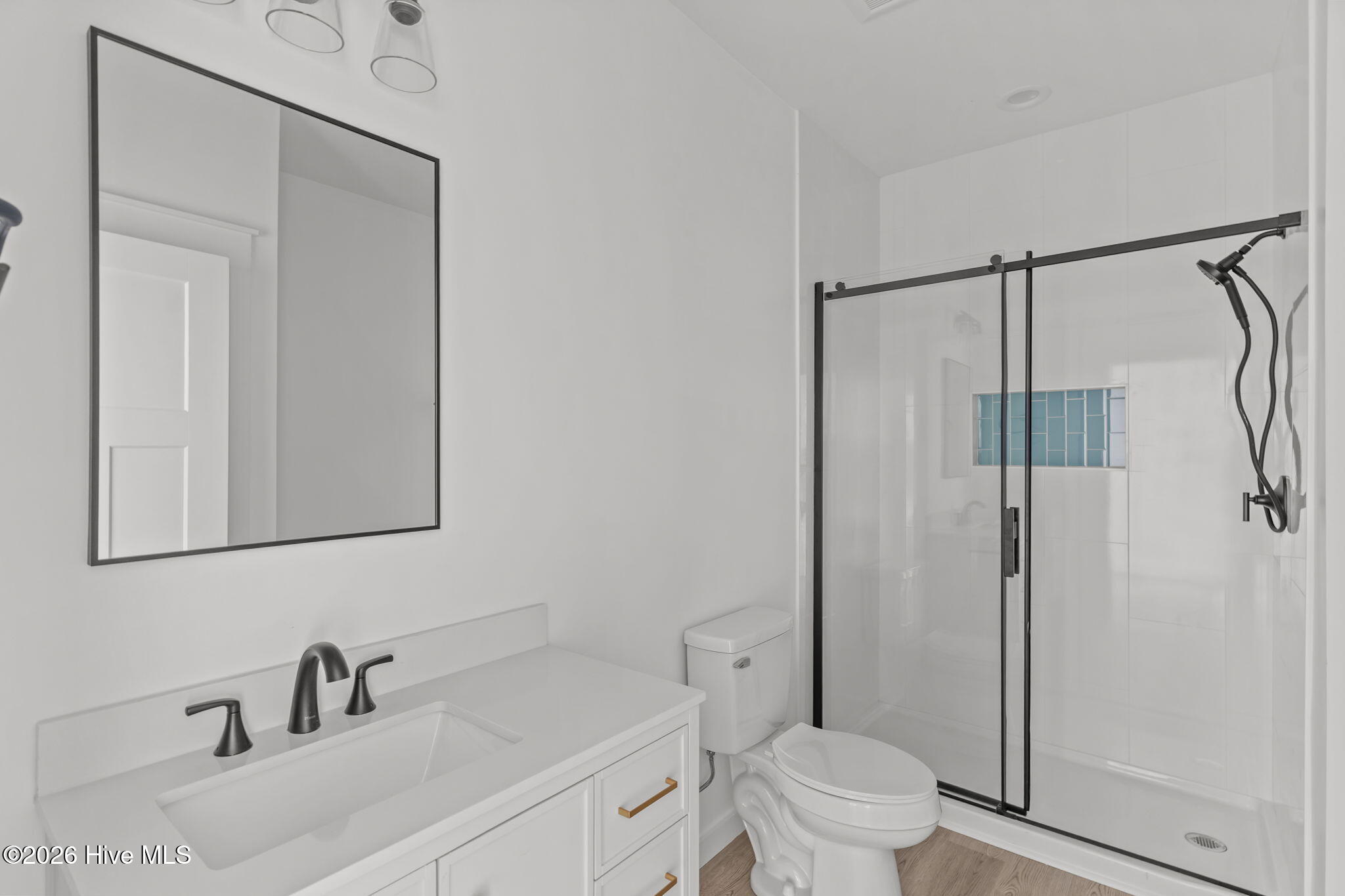 100549320 | Photo 32