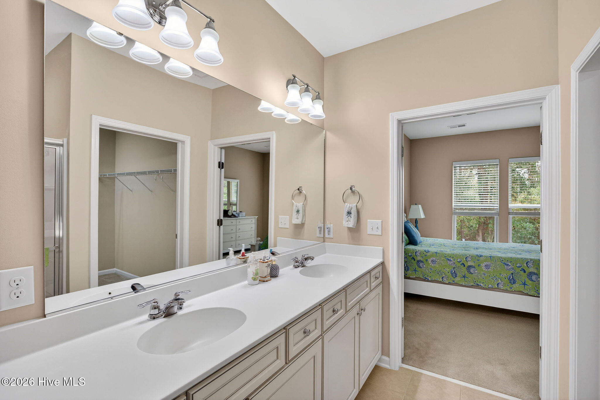 100563500 | Photo 28