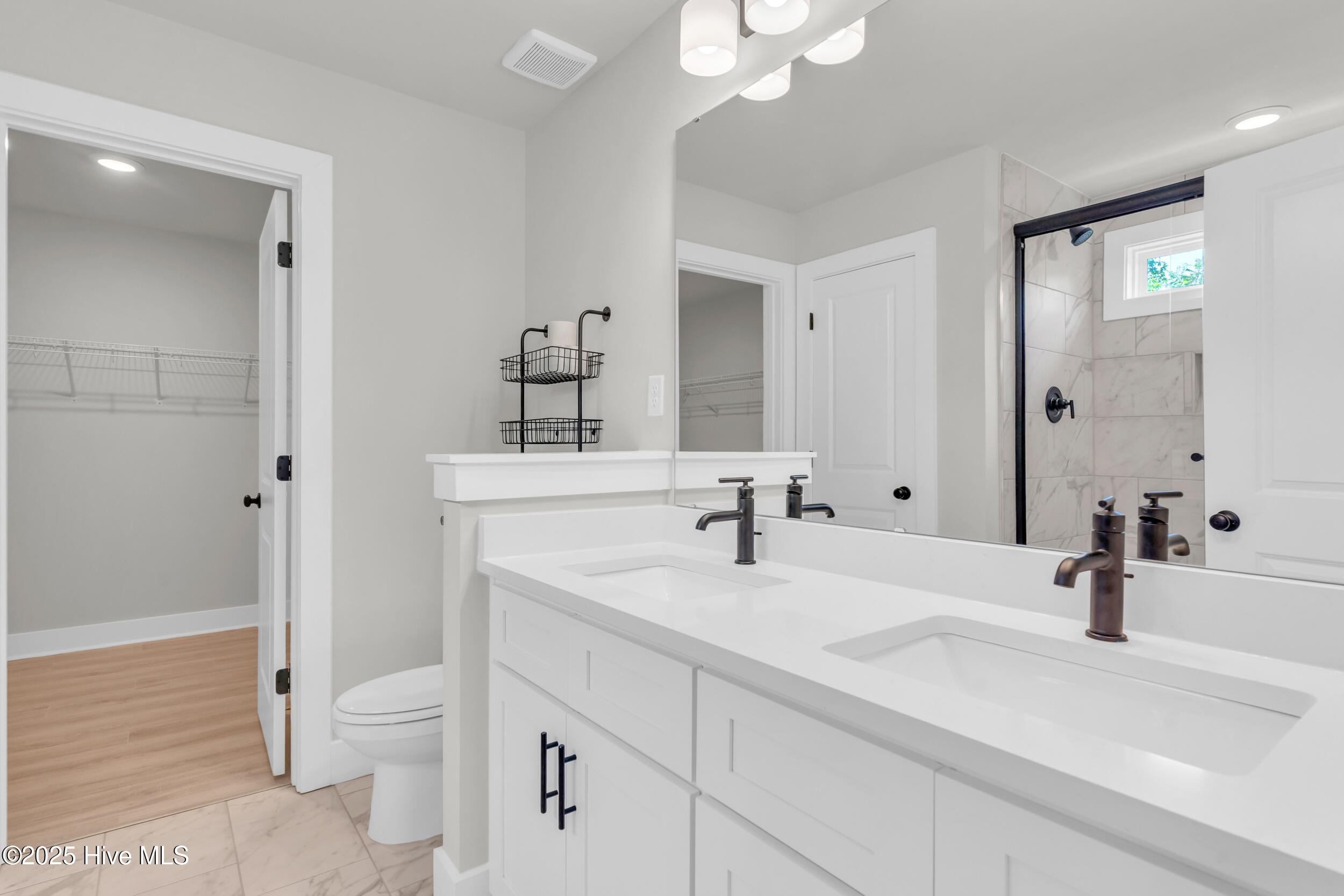 100563674 | Photo 26