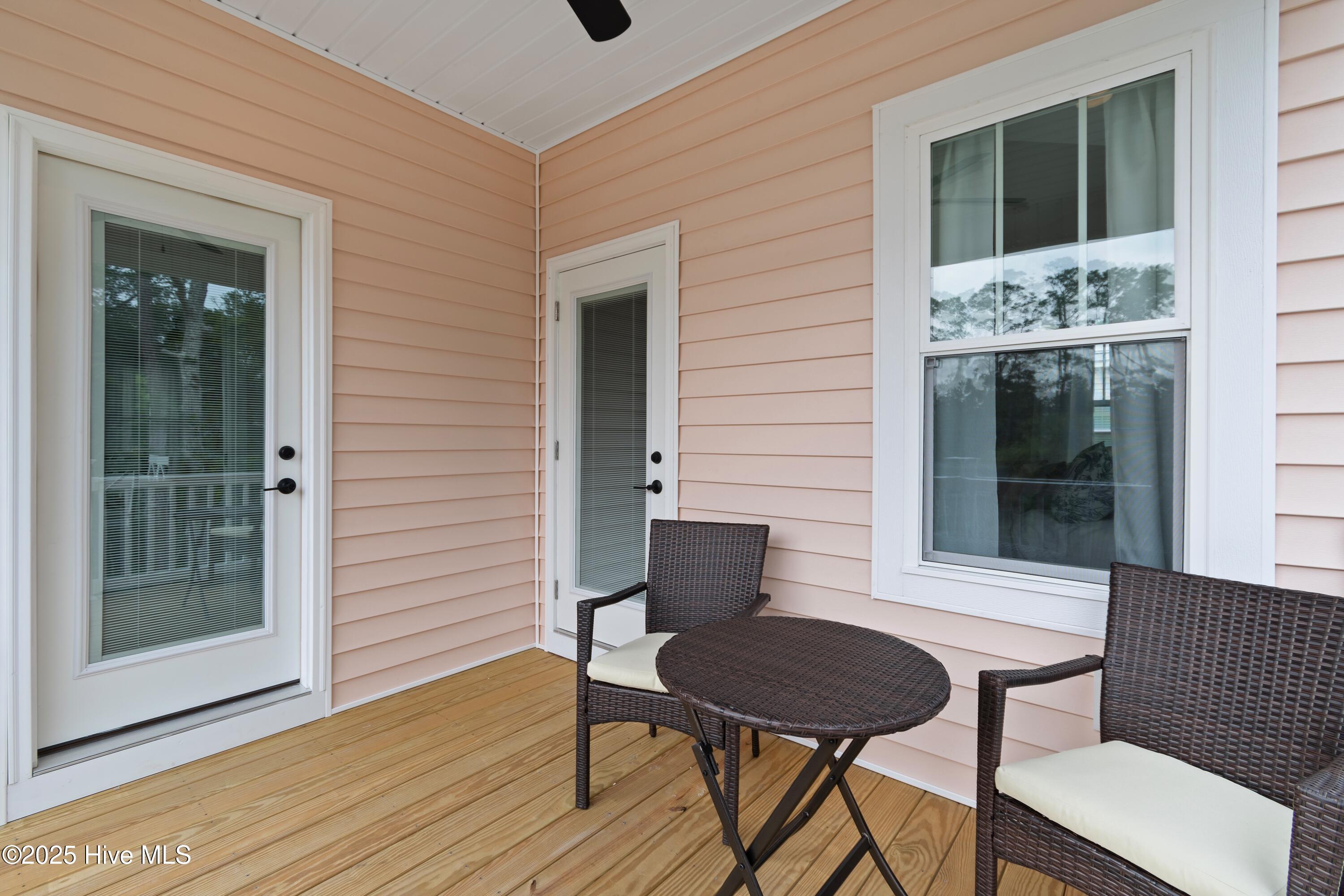 100544300 | Photo 48