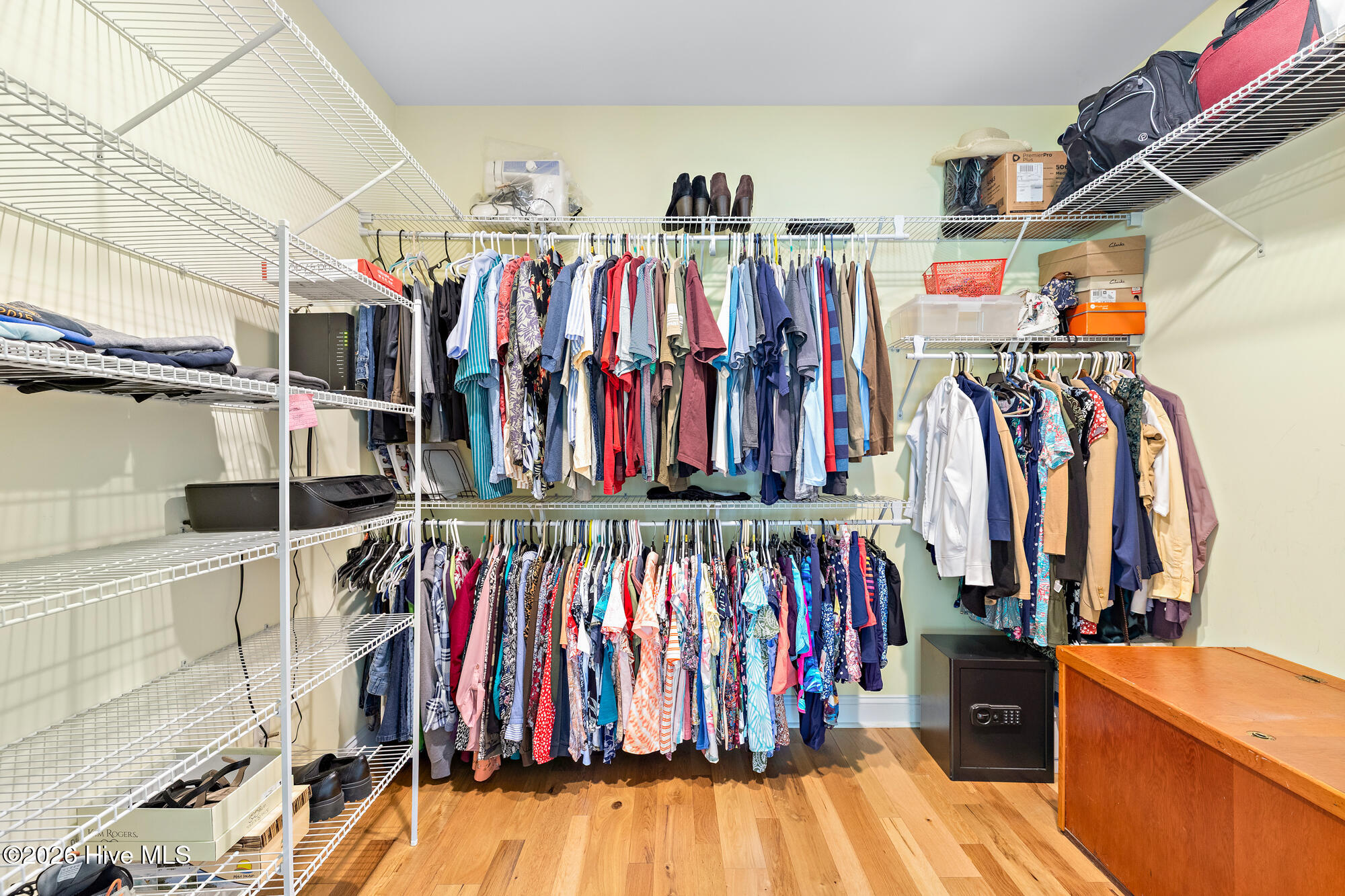 100567738 | Photo 31