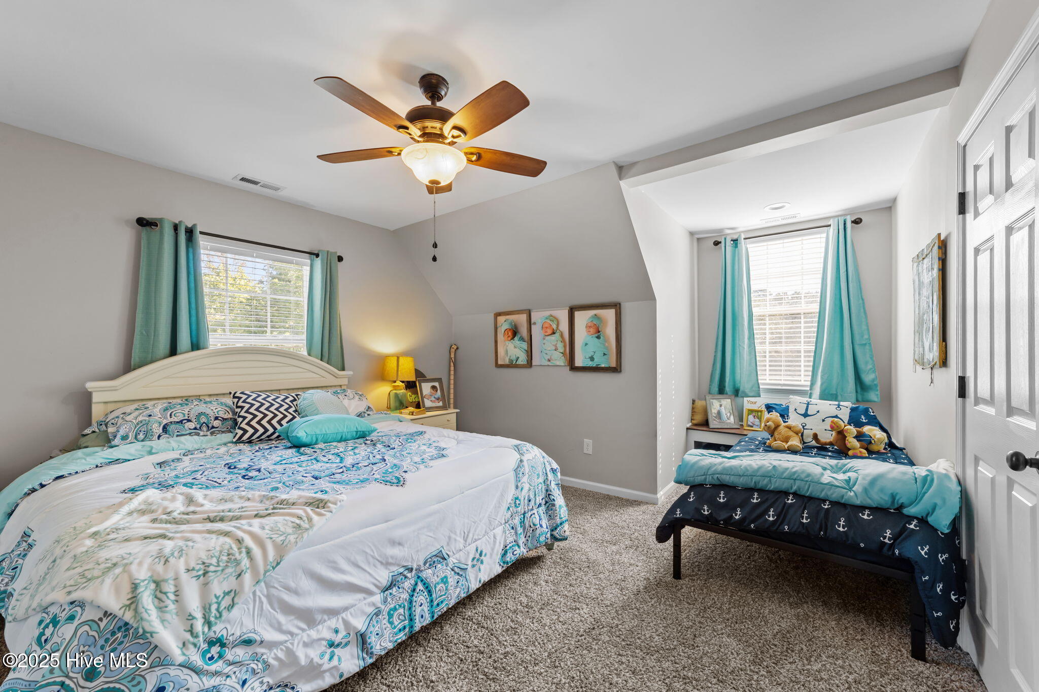 100533050 | Photo 25