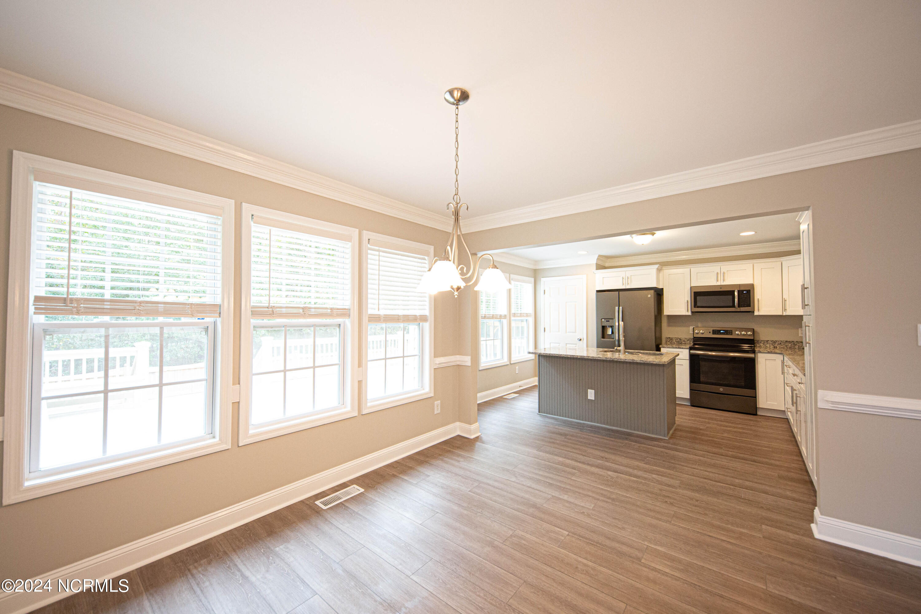 100566053 | Photo 15