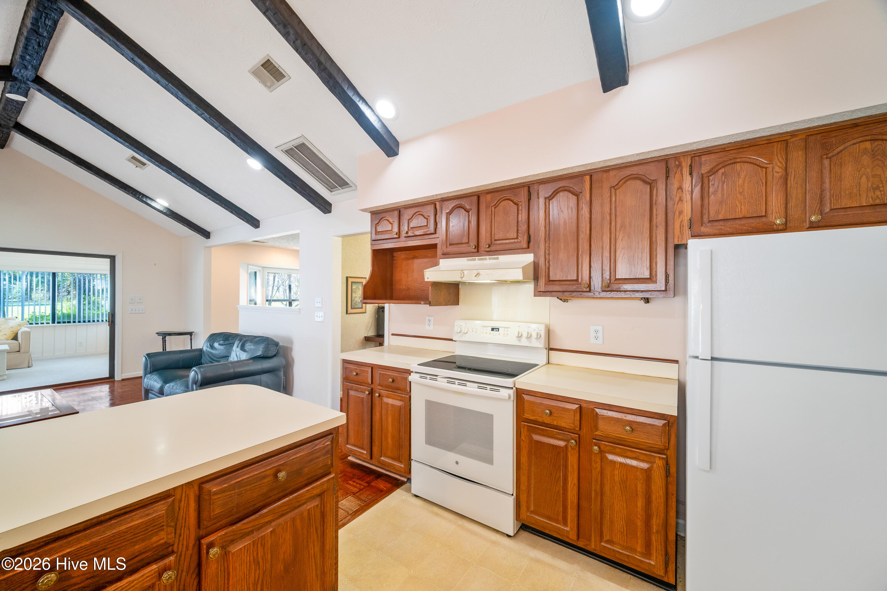 100563412 | Photo 10