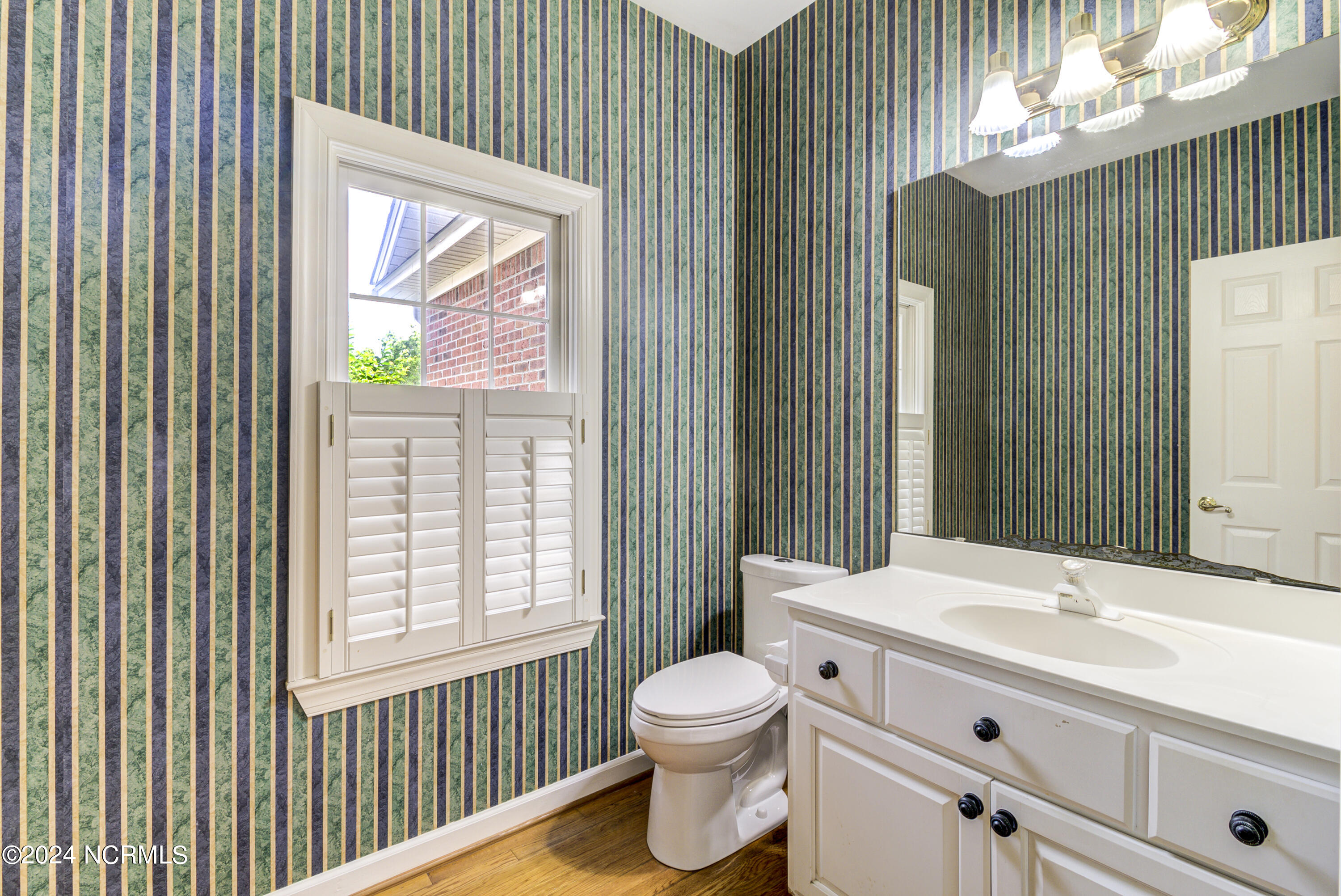 100560204 | Photo 21