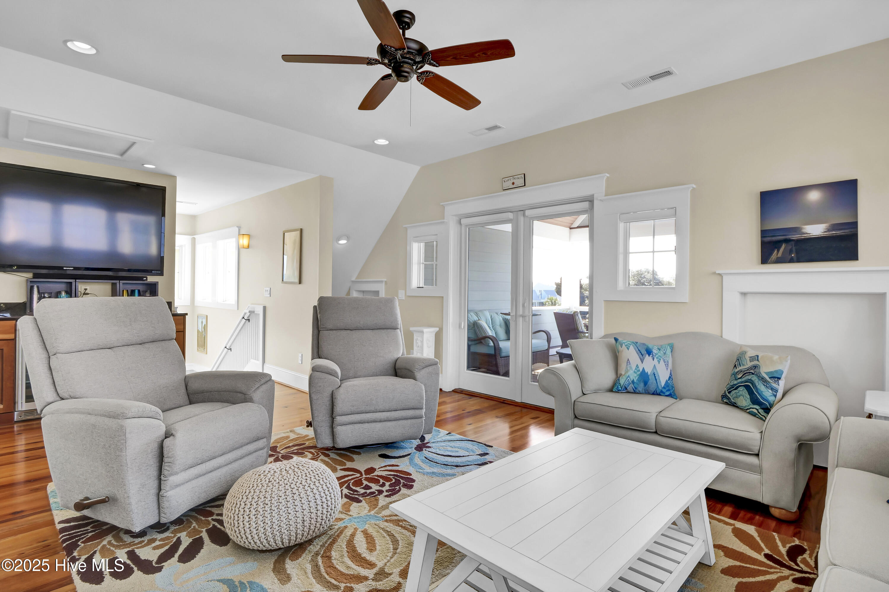 100553290 | Photo 19