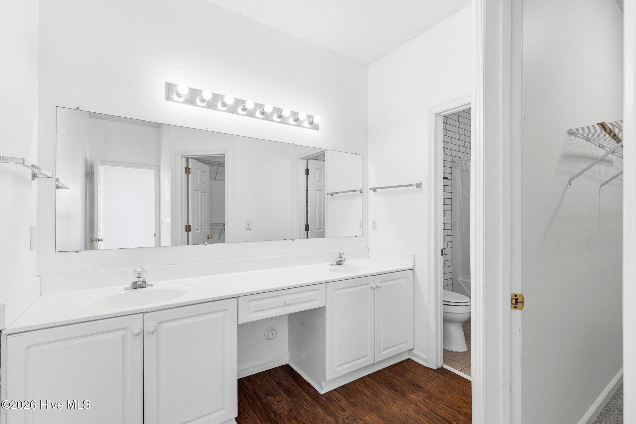 100548117 | Photo 29