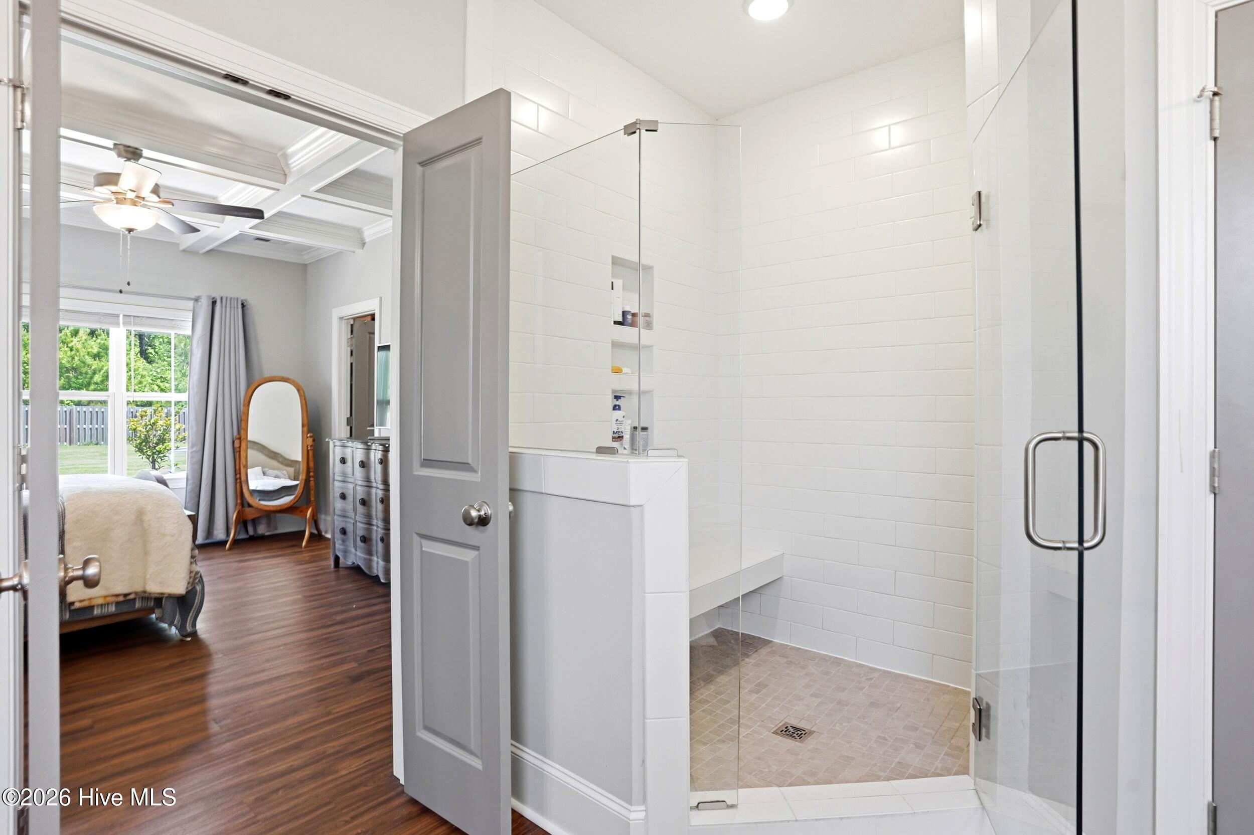 100569213 | Photo 23