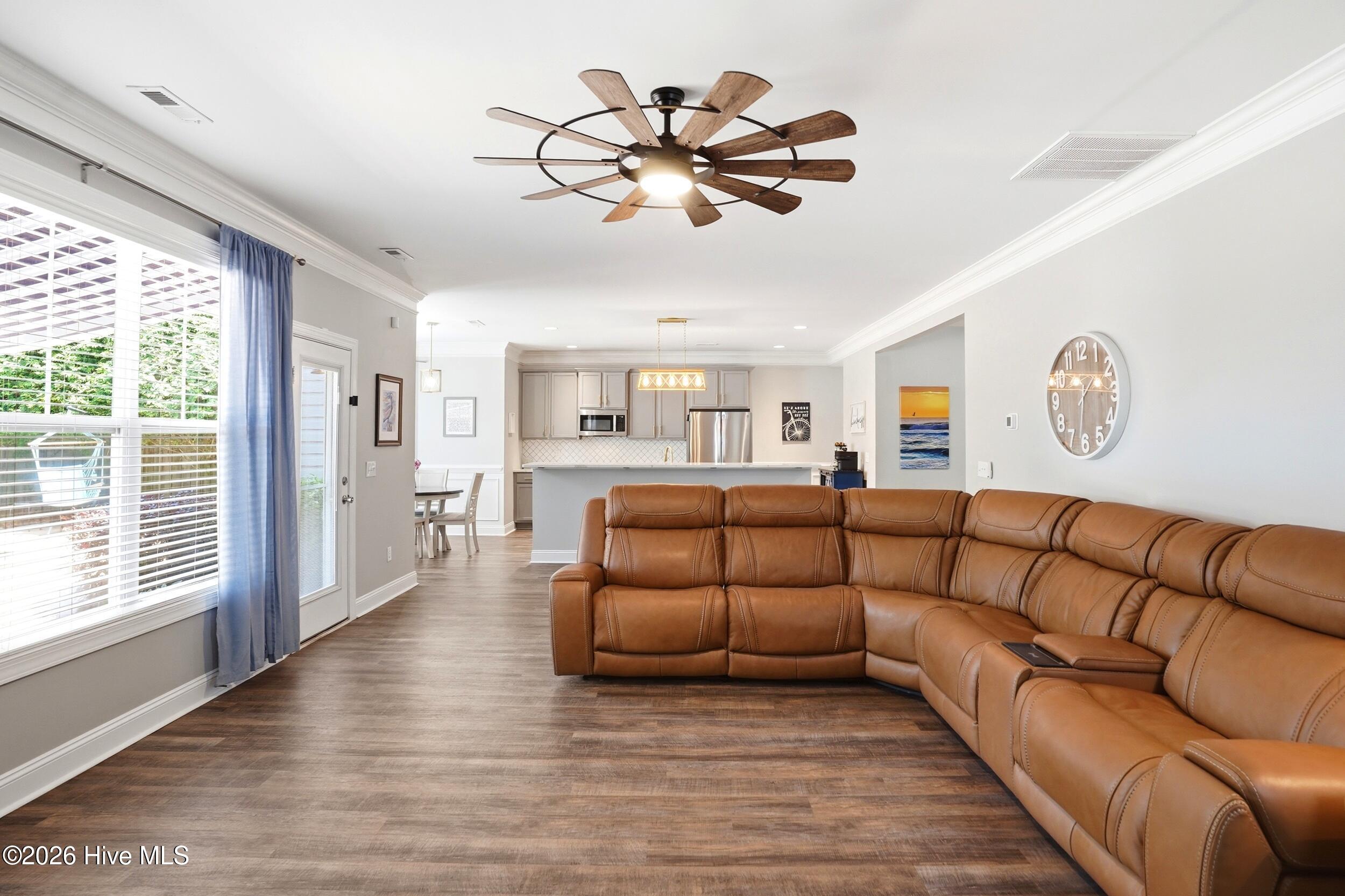 100570216 | Photo 10