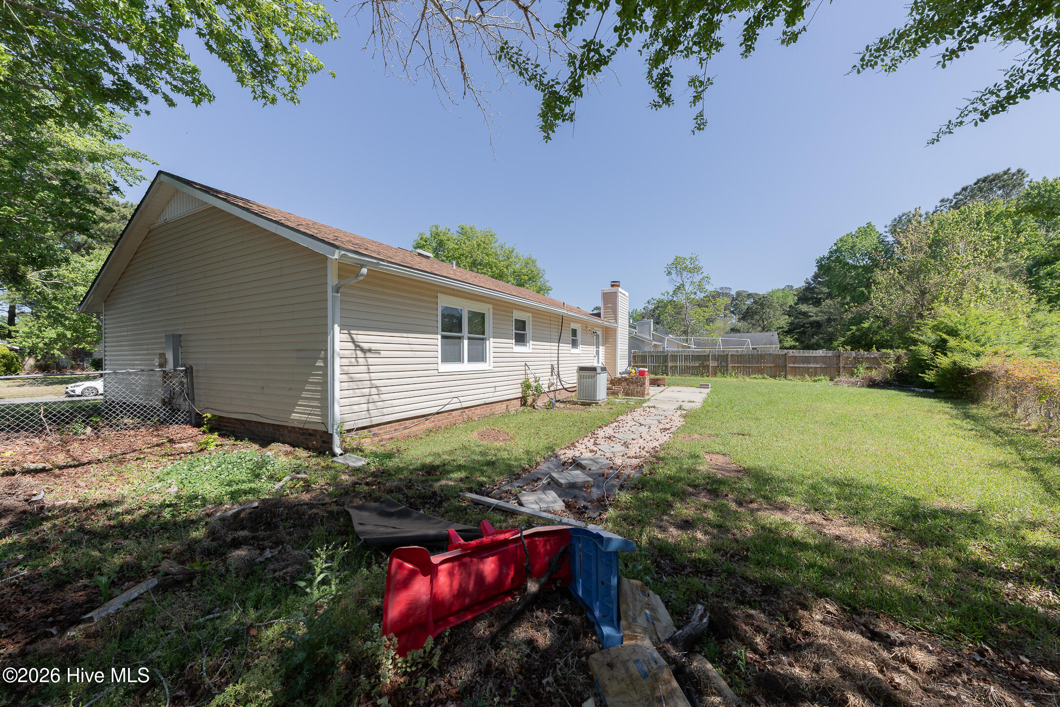 100566387 | Photo 36