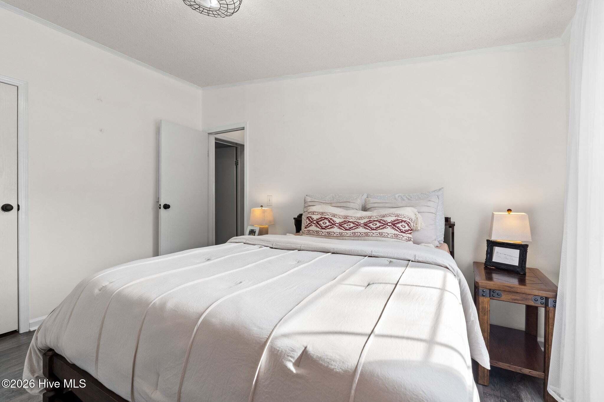 100562957 | Photo 28