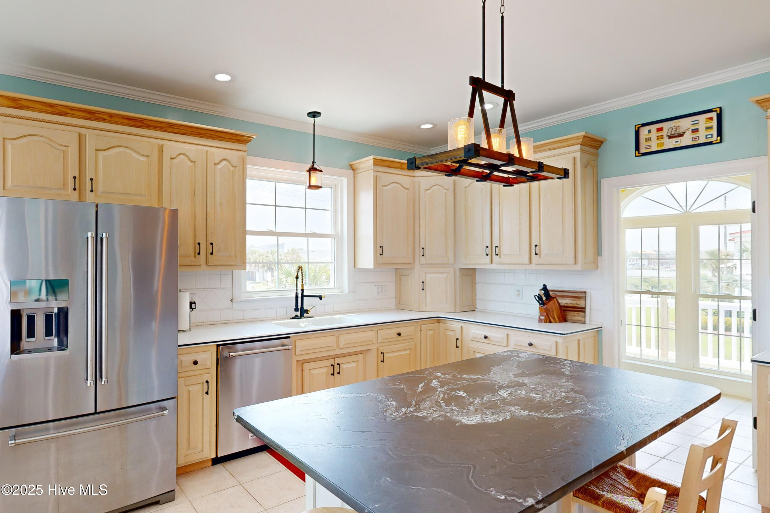 100563112 | Photo 13