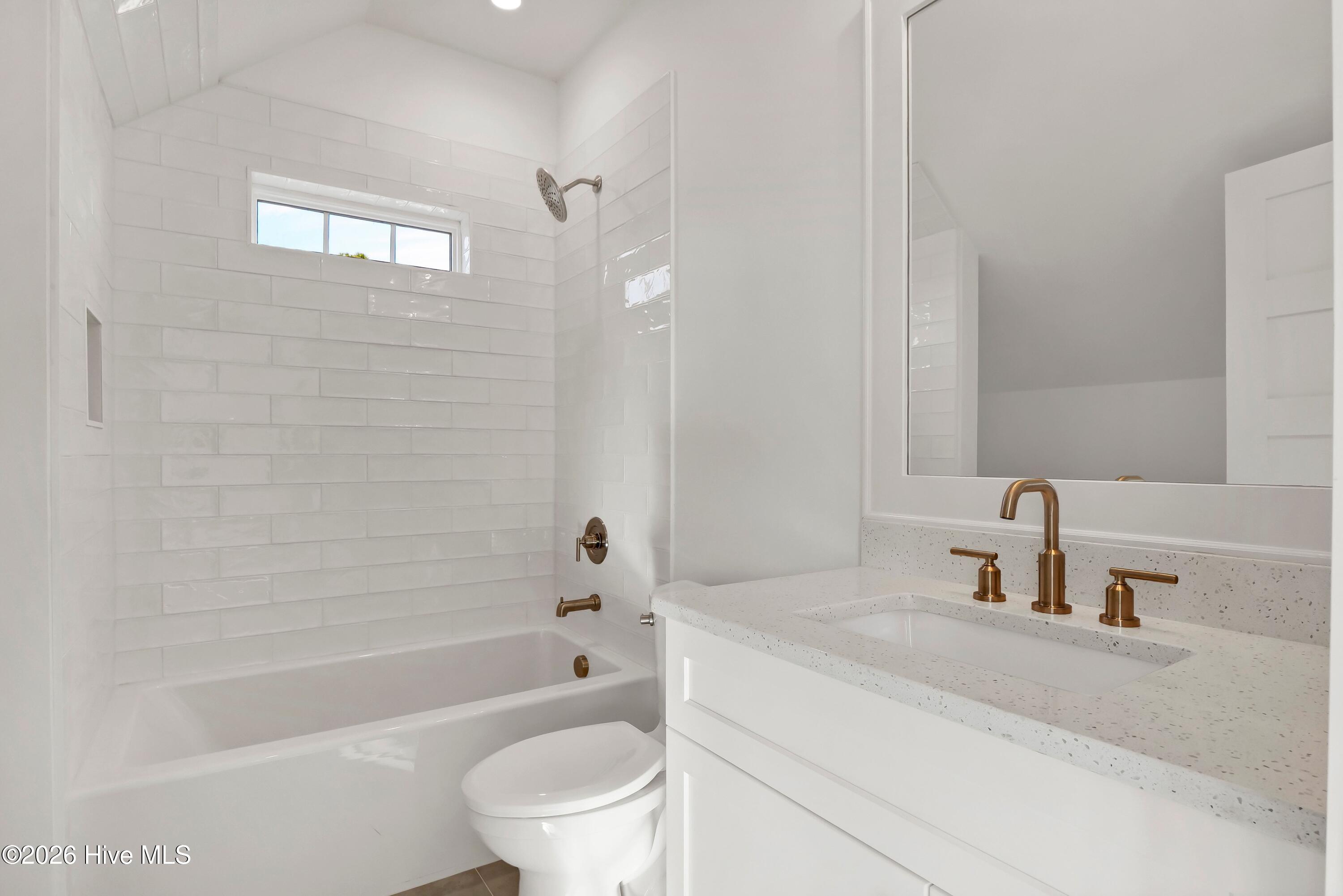 100553648 | Photo 37