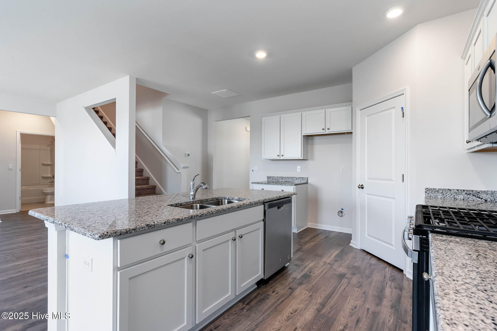 100550213 | Photo 10