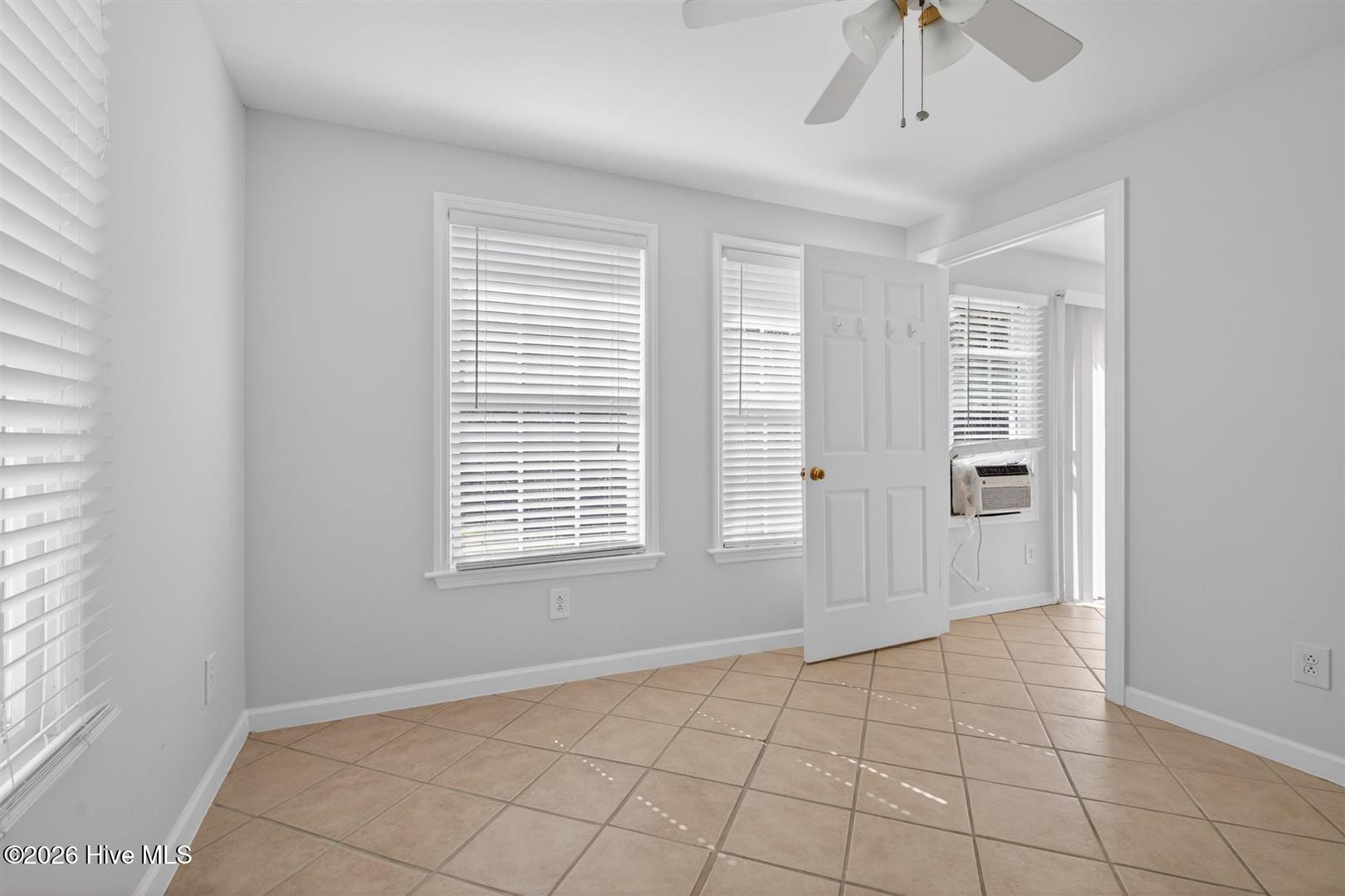 100558434 | Photo 30