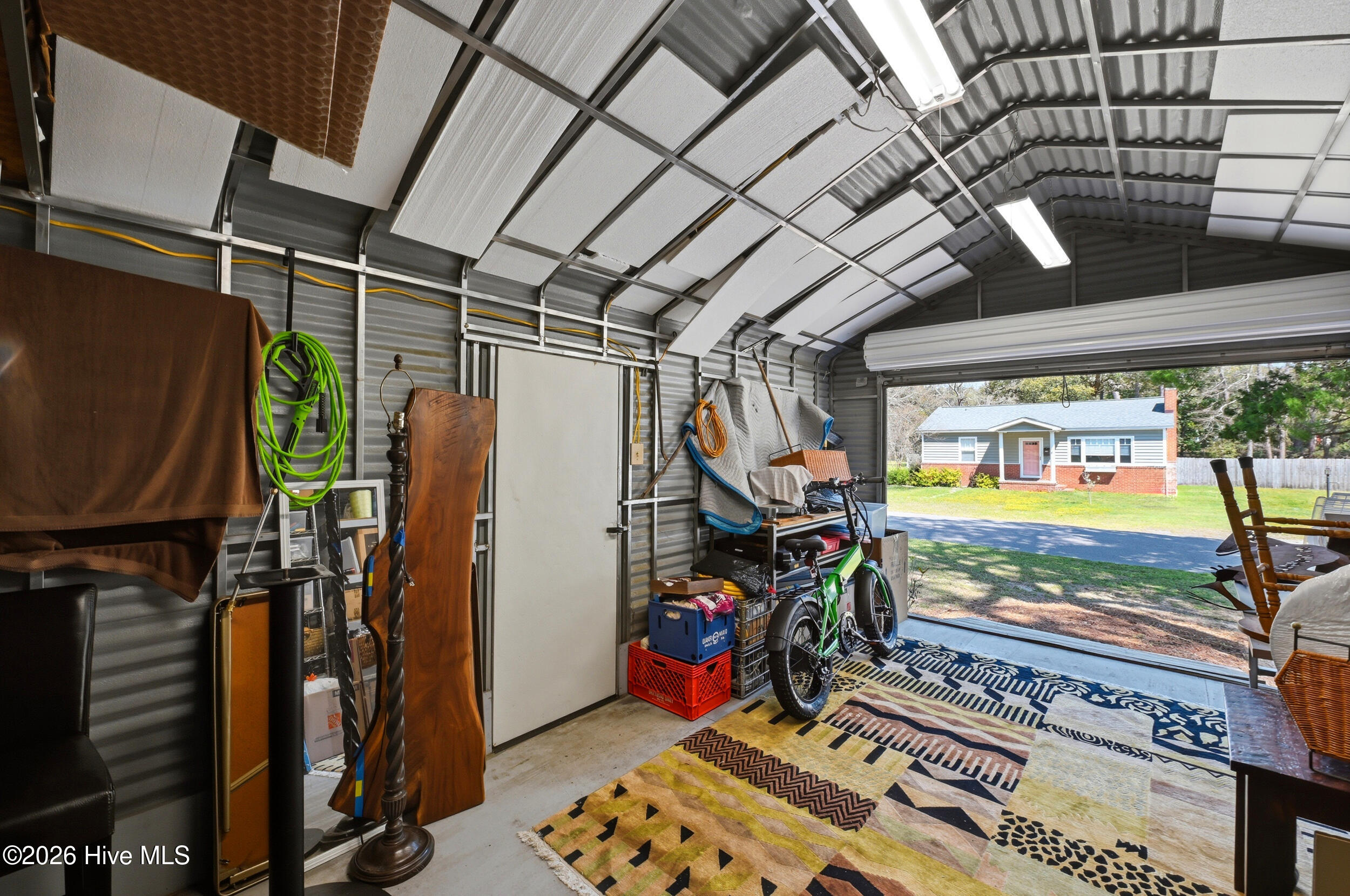 100570502 | Photo 40