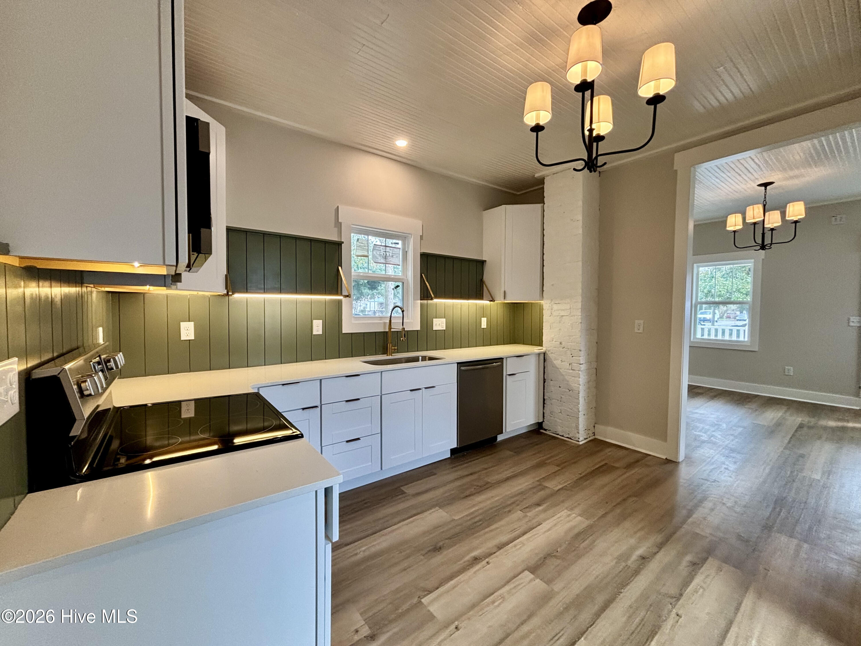 100555560 | Photo 13